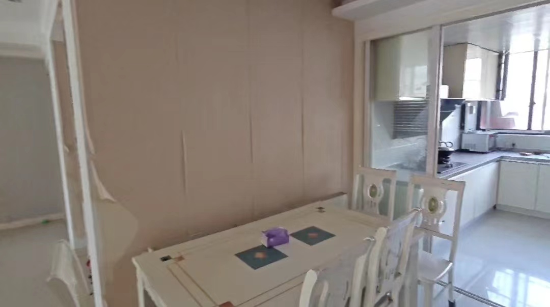 德诚嘉园 3室2厅1卫 140m&sup2;