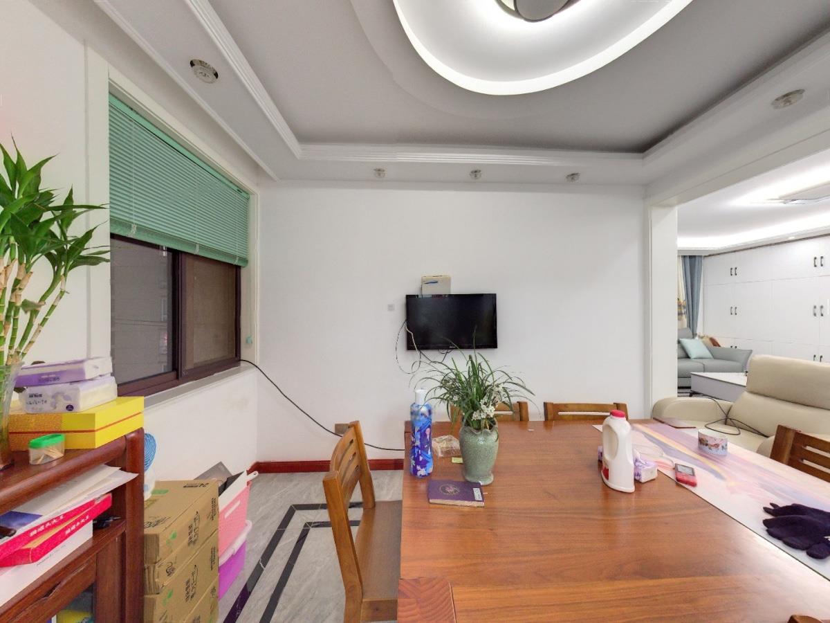 外滩小区 3室2厅1卫 142m&sup2;