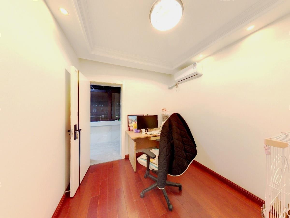 外滩小区 3室2厅1卫 142m&sup2;