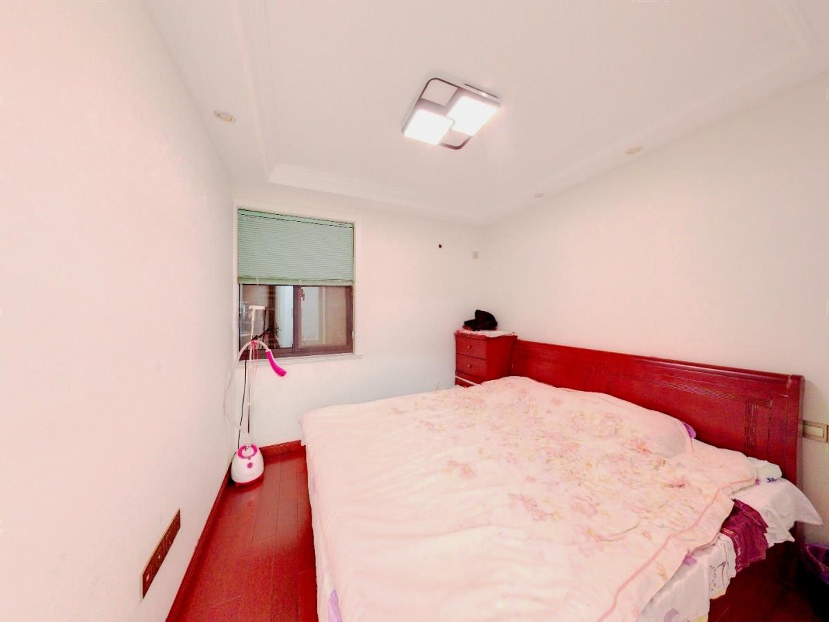 外滩小区 3室2厅1卫 142m&sup2;