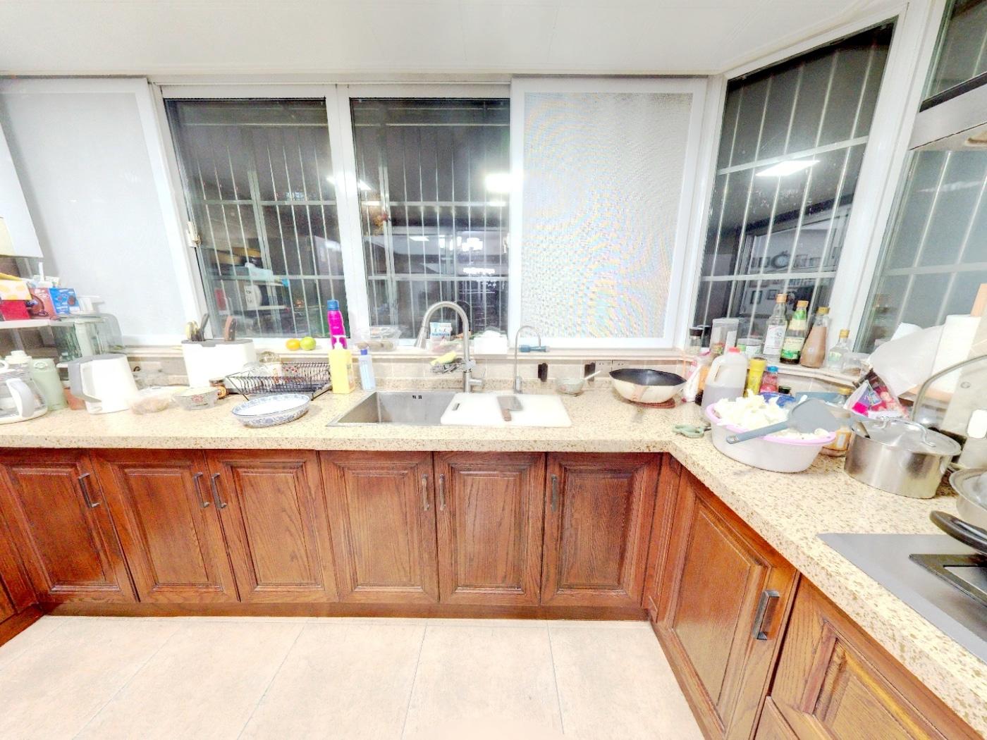 和兴花苑 4室2厅2卫 146.63m&sup2;