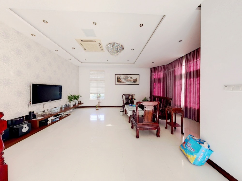东郊庄园 4室3厅3卫 350m²