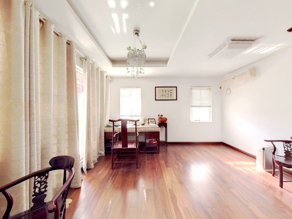 东郊庄园 4室3厅3卫 350m&sup2;