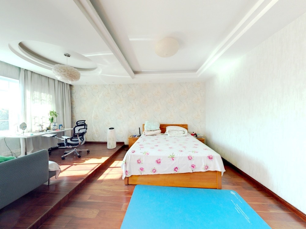 东郊庄园 4室3厅3卫 350m&sup2;
