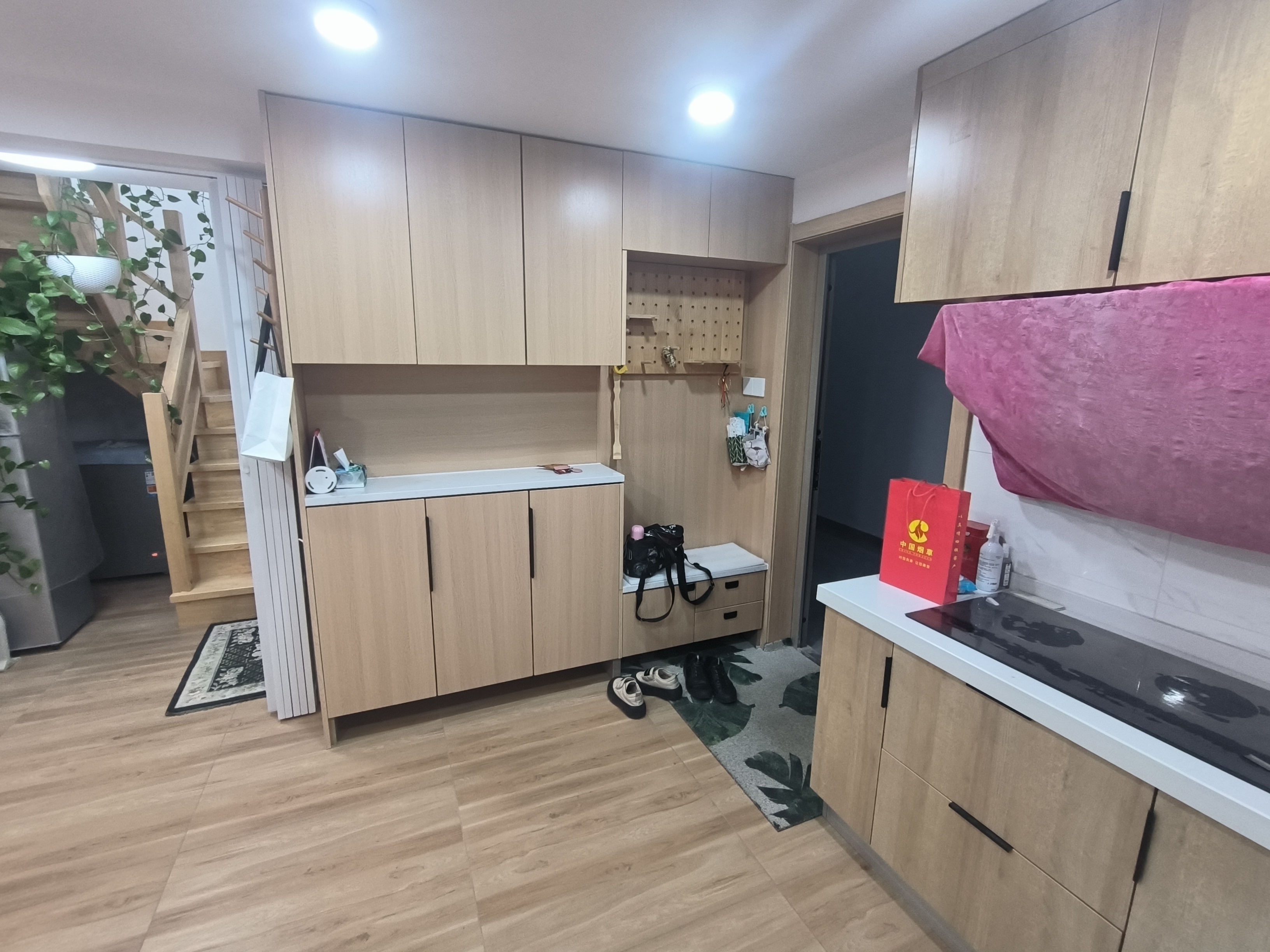 中港银座 3室2厅2卫 68m²