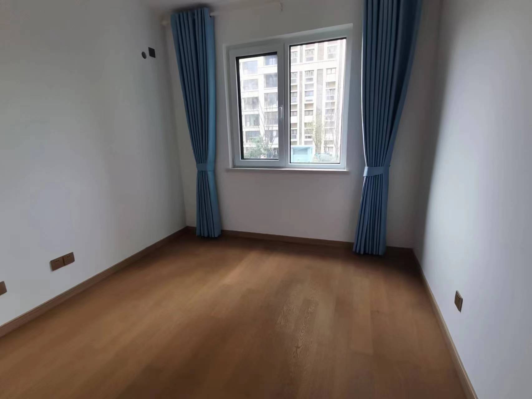 世茂云锦（九龙庭广场） 3室2厅2卫 125m&sup2;