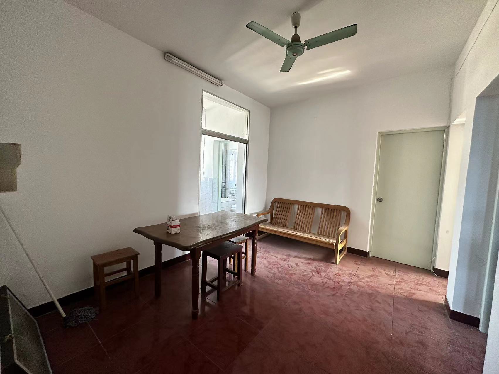 八角亭东一区 2室2厅1卫 81m&sup2;