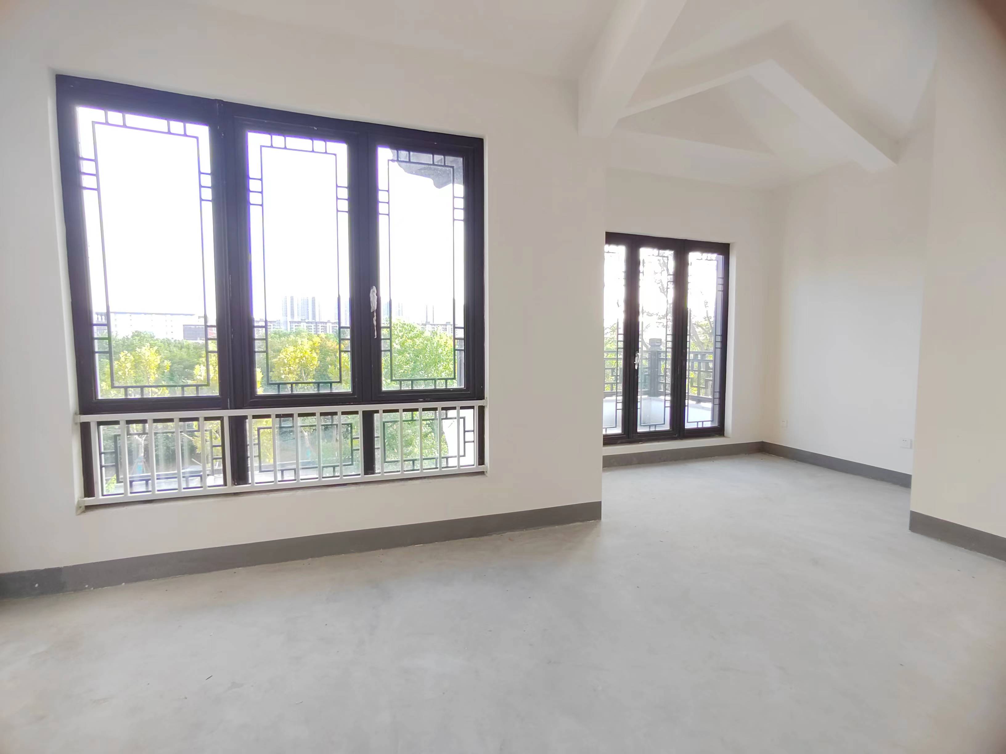 融创盛和九里桃源 5室3厅2卫 300m&sup2;