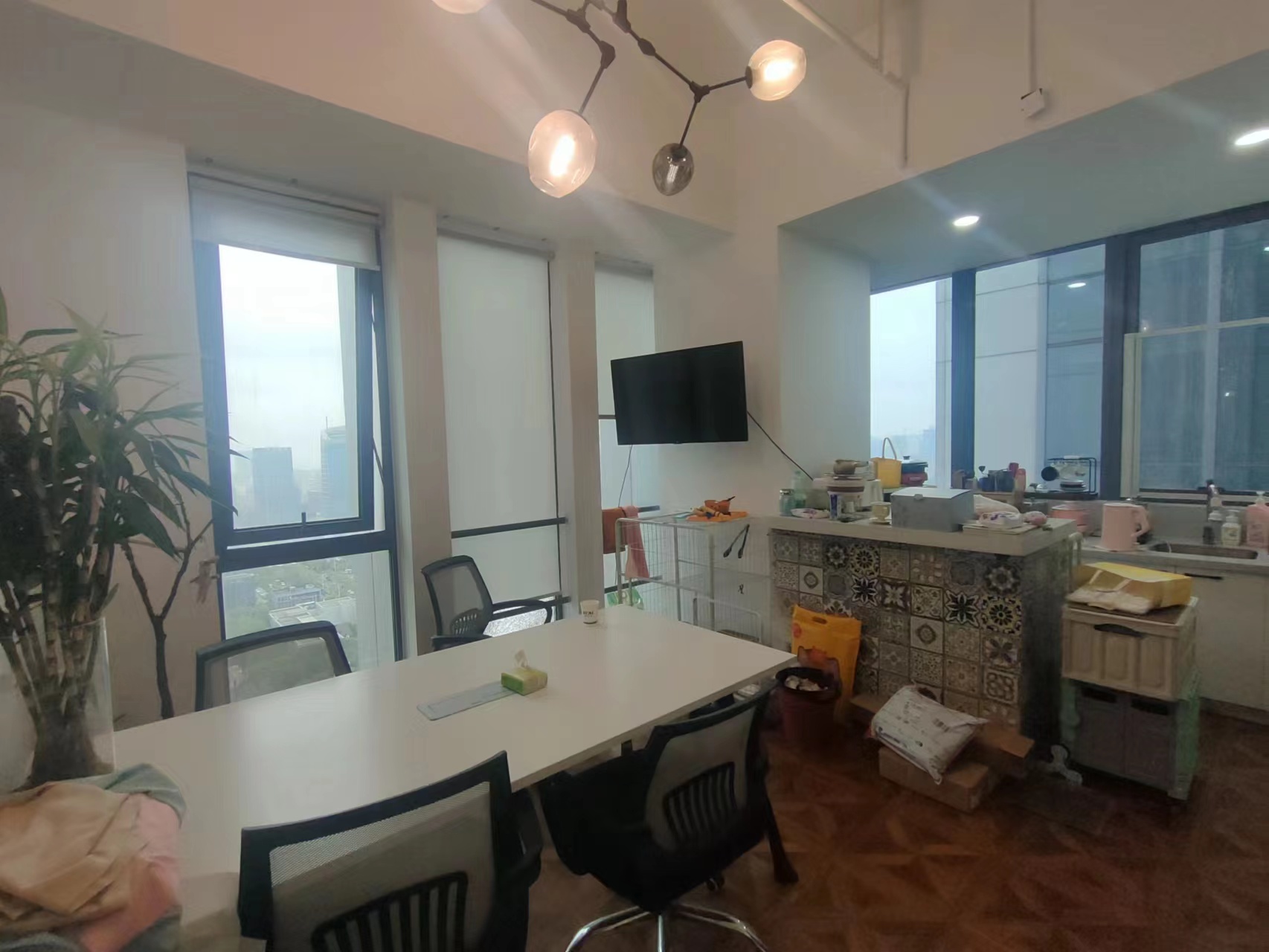 凤凰文化广场 2室2厅1卫 145.14m²