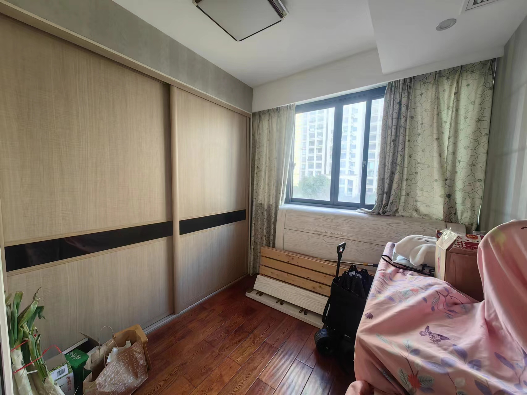 冠城大通棕榈湾 3室2厅2卫 135m&sup2;