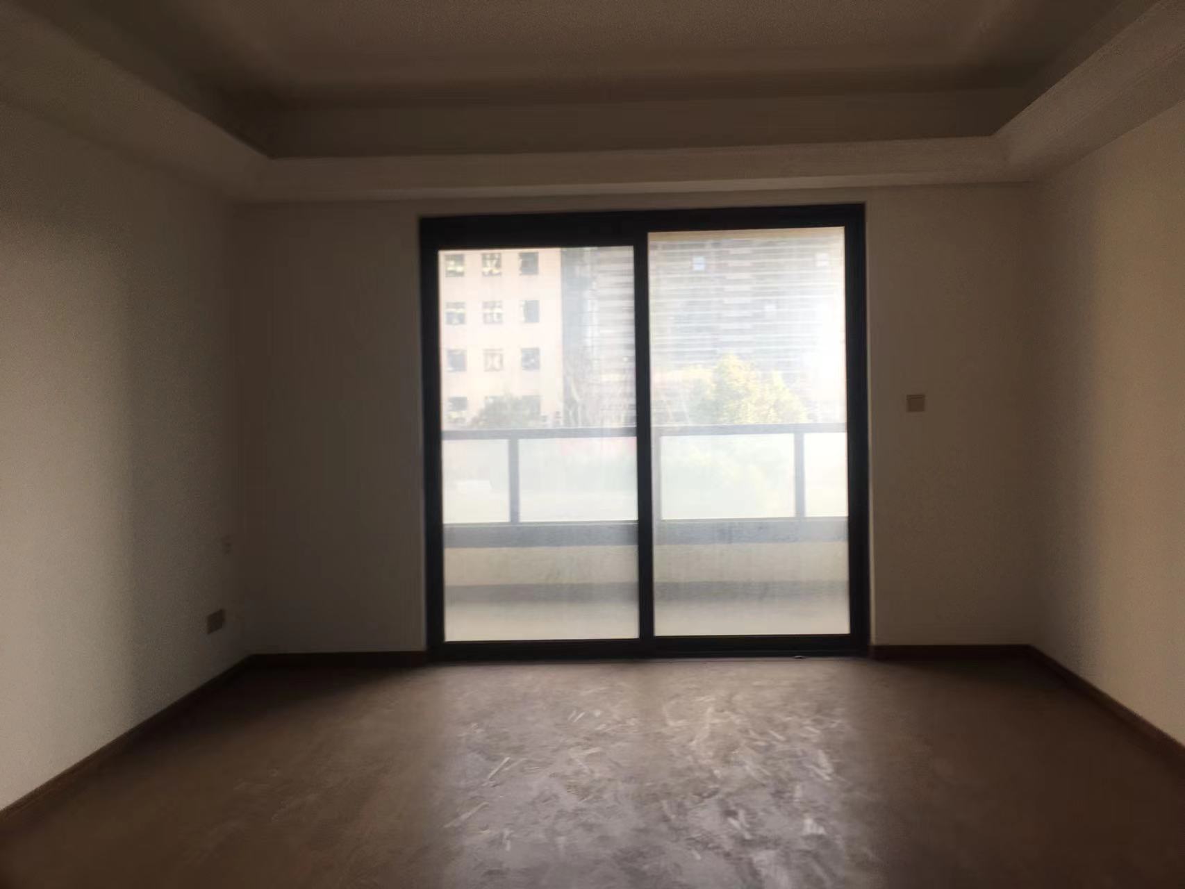 雍华府 3室2厅2卫 136.52m²