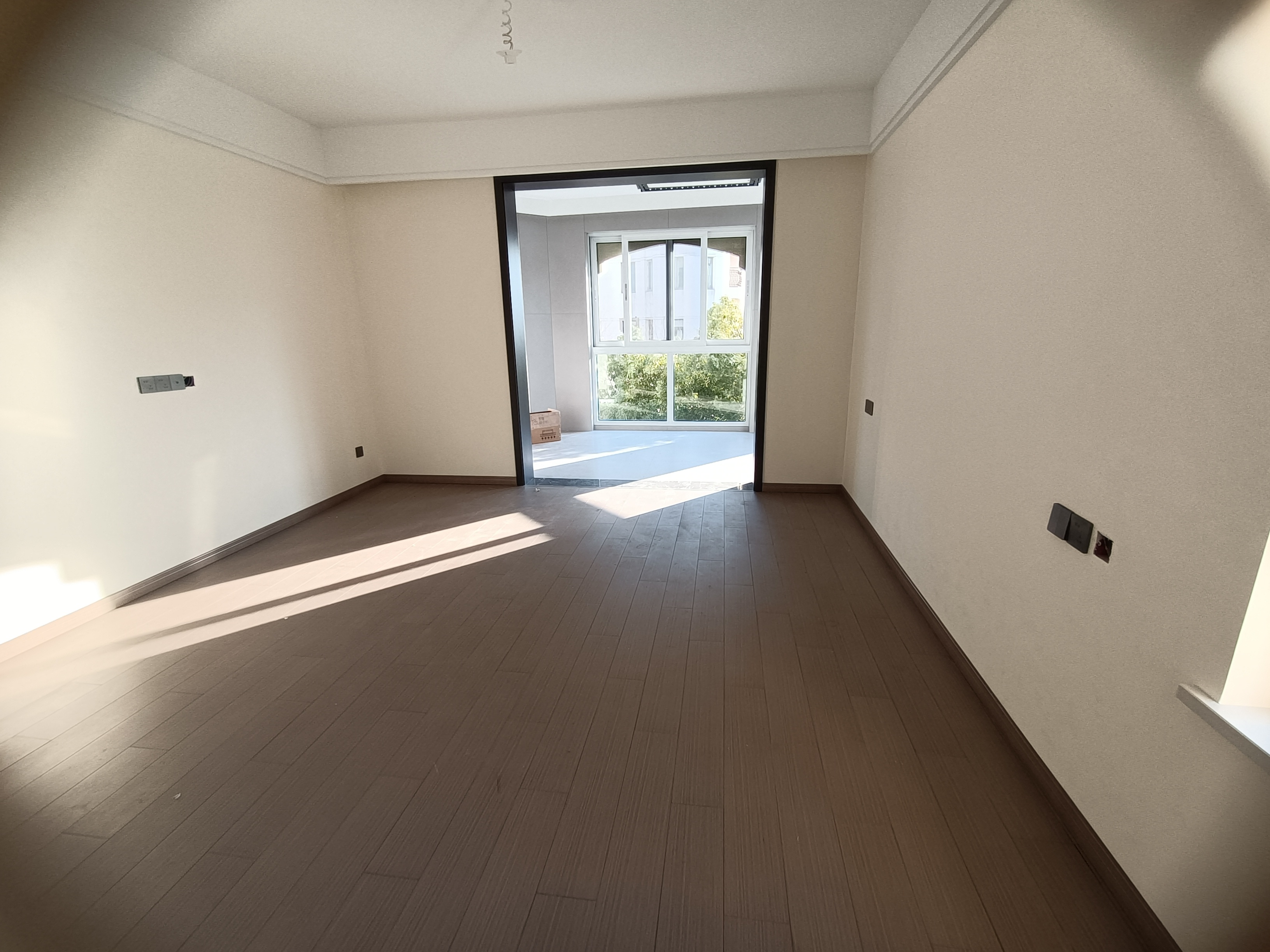 军山花园 4室2厅3卫 210m&sup2;