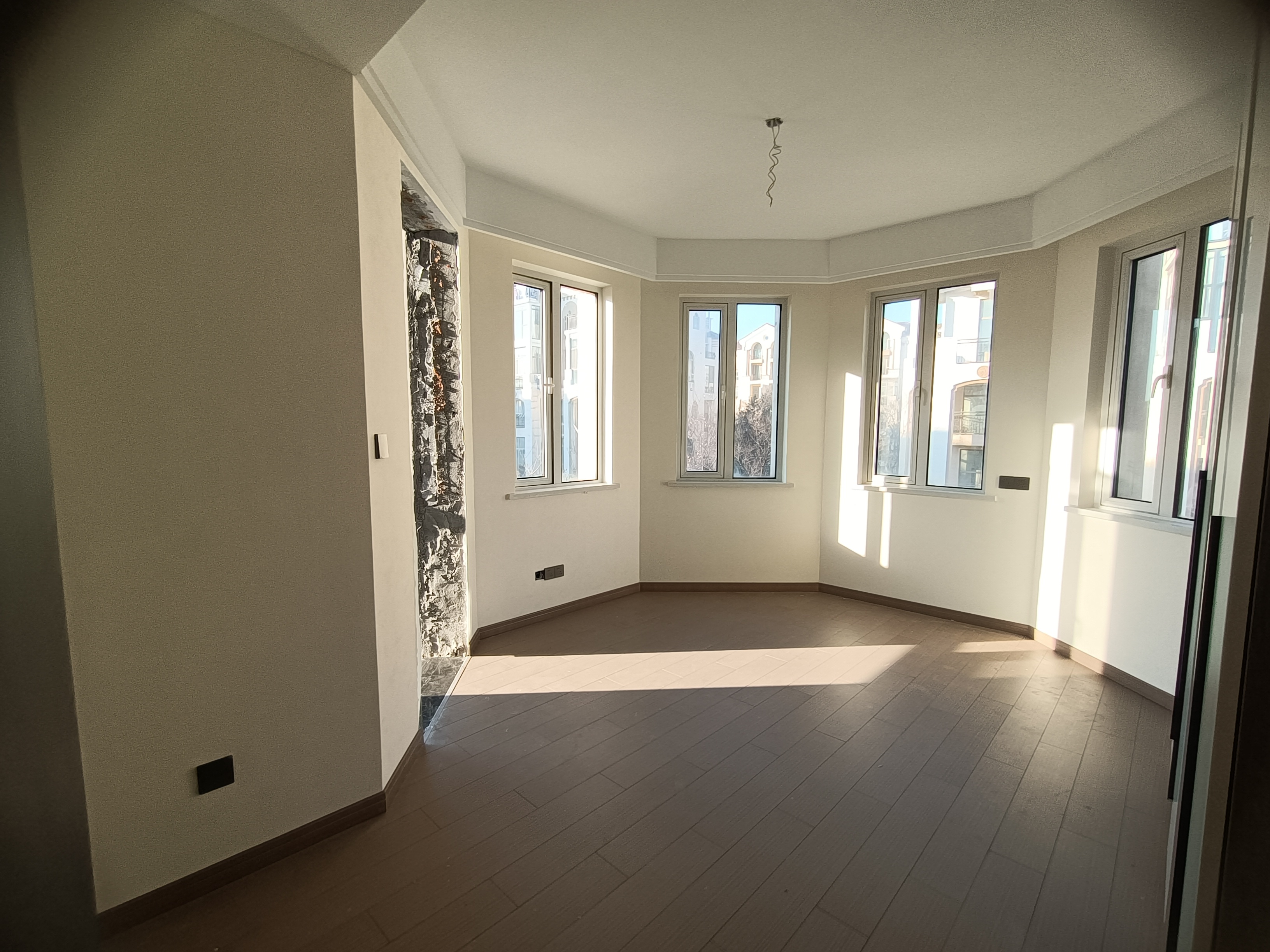 军山花园 4室2厅3卫 210m&sup2;