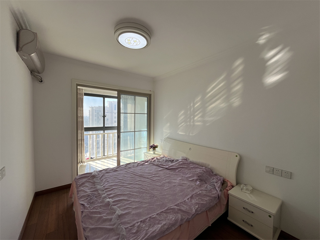 万达华府 4室2厅2卫 141m&sup2;