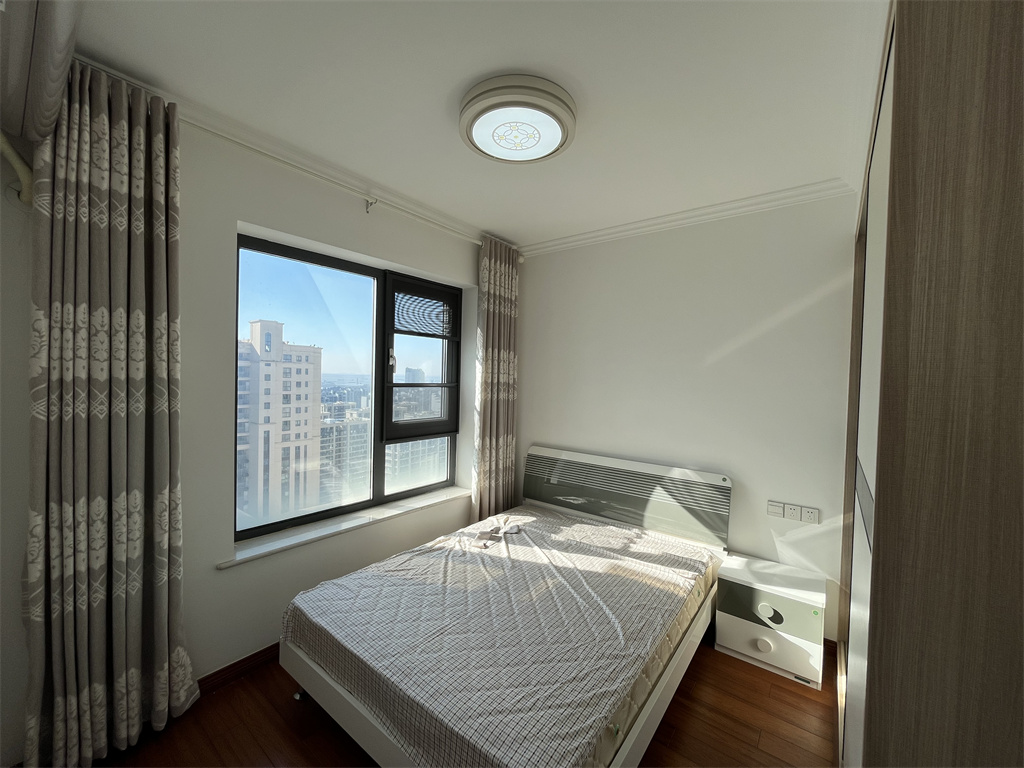 万达华府 4室2厅2卫 141m&sup2;