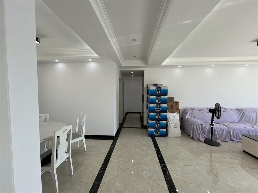 万达华府 4室2厅2卫 141m&sup2;