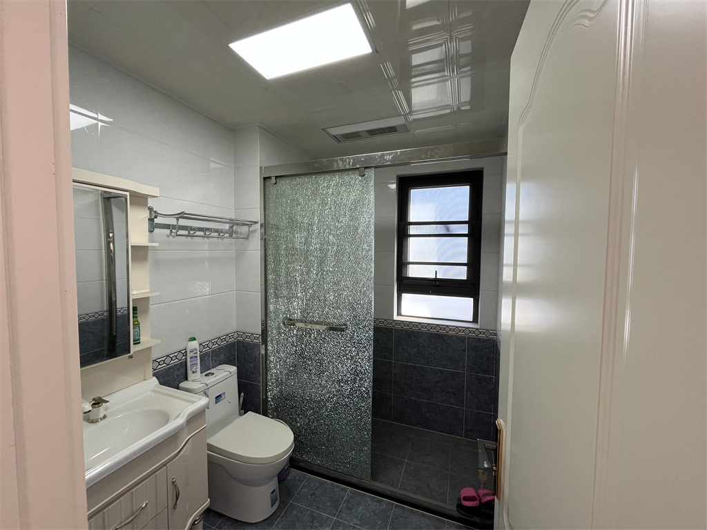 万达华府 4室2厅2卫 141m&sup2;
