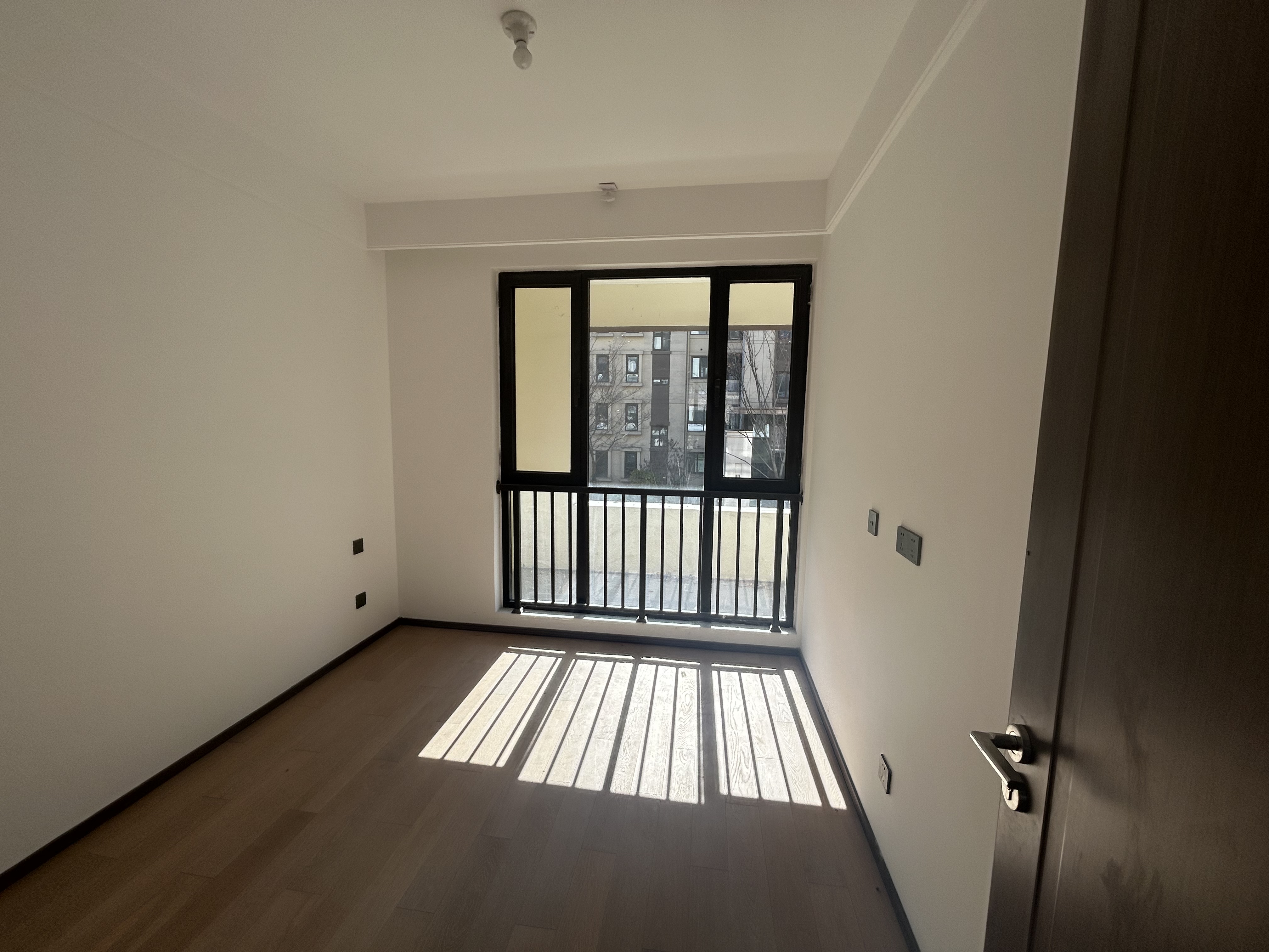春风南岸西园 4室2厅3卫 167m&sup2;