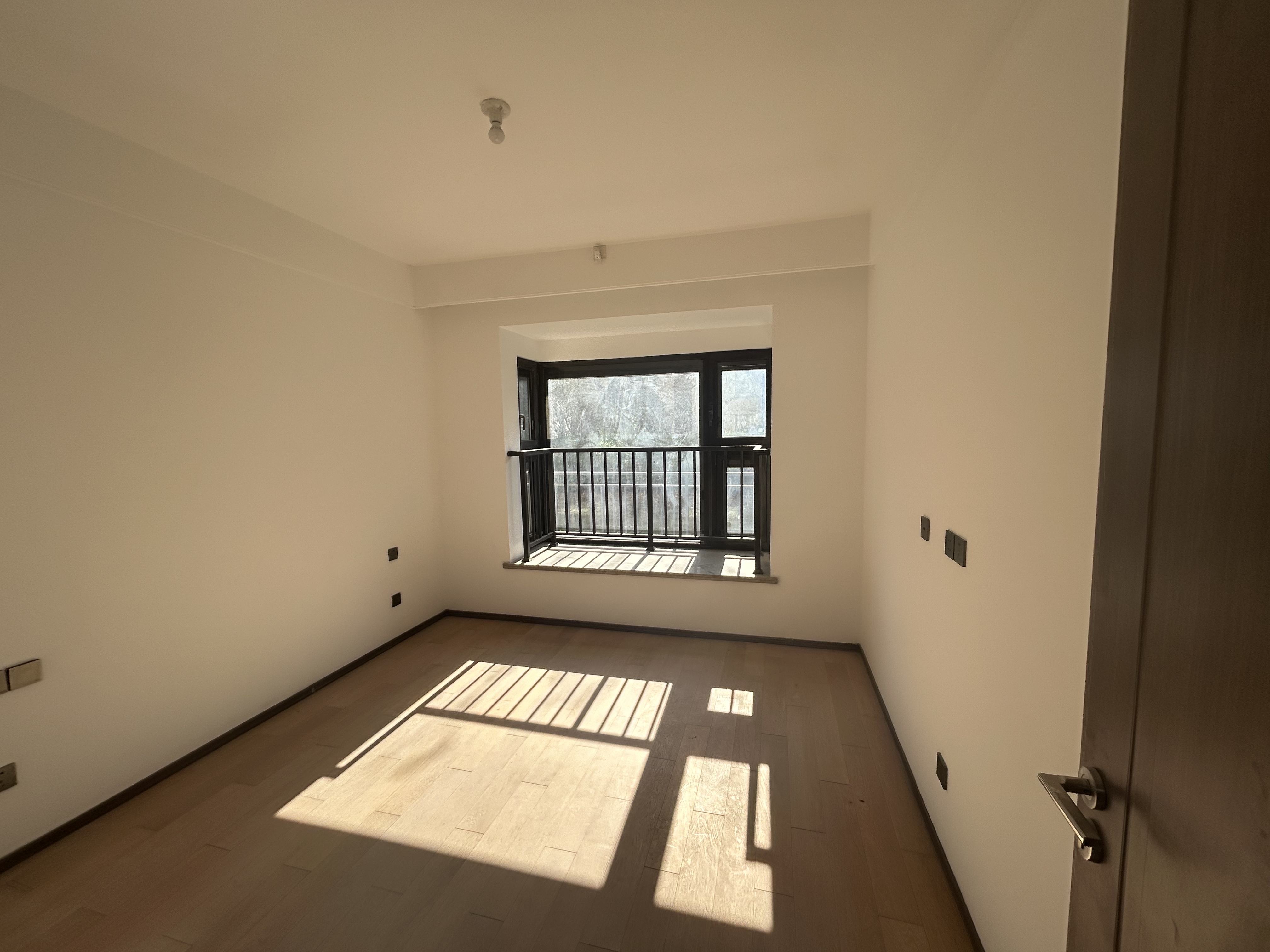 春风南岸西园 4室2厅3卫 167m&sup2;