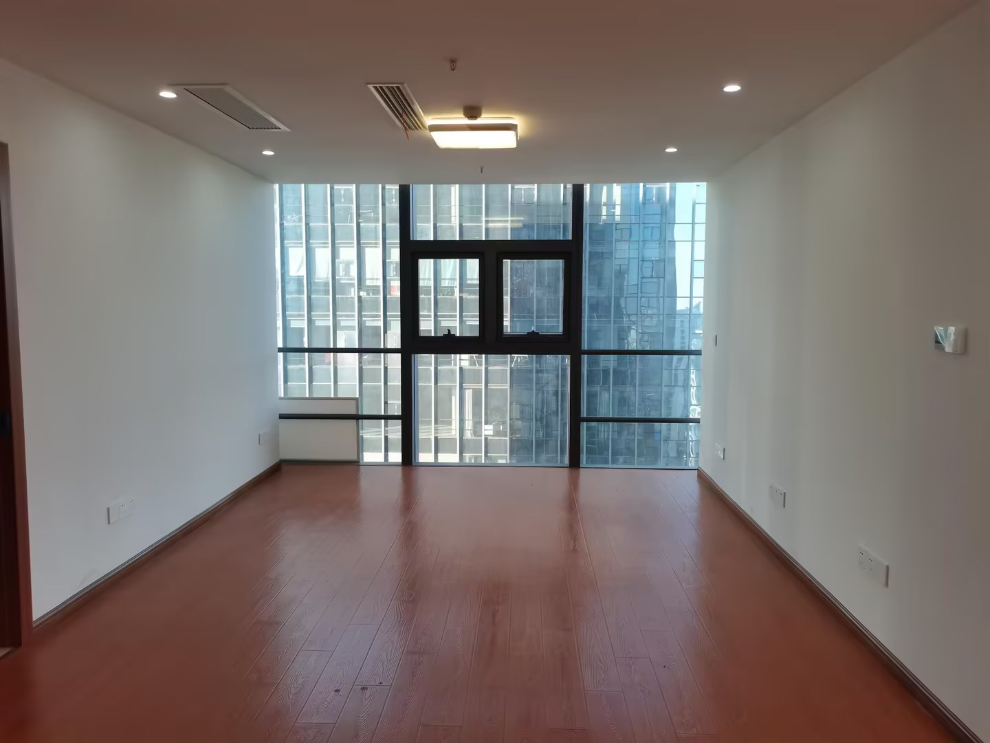 凤凰文化广场 1室1厅1卫 119m²