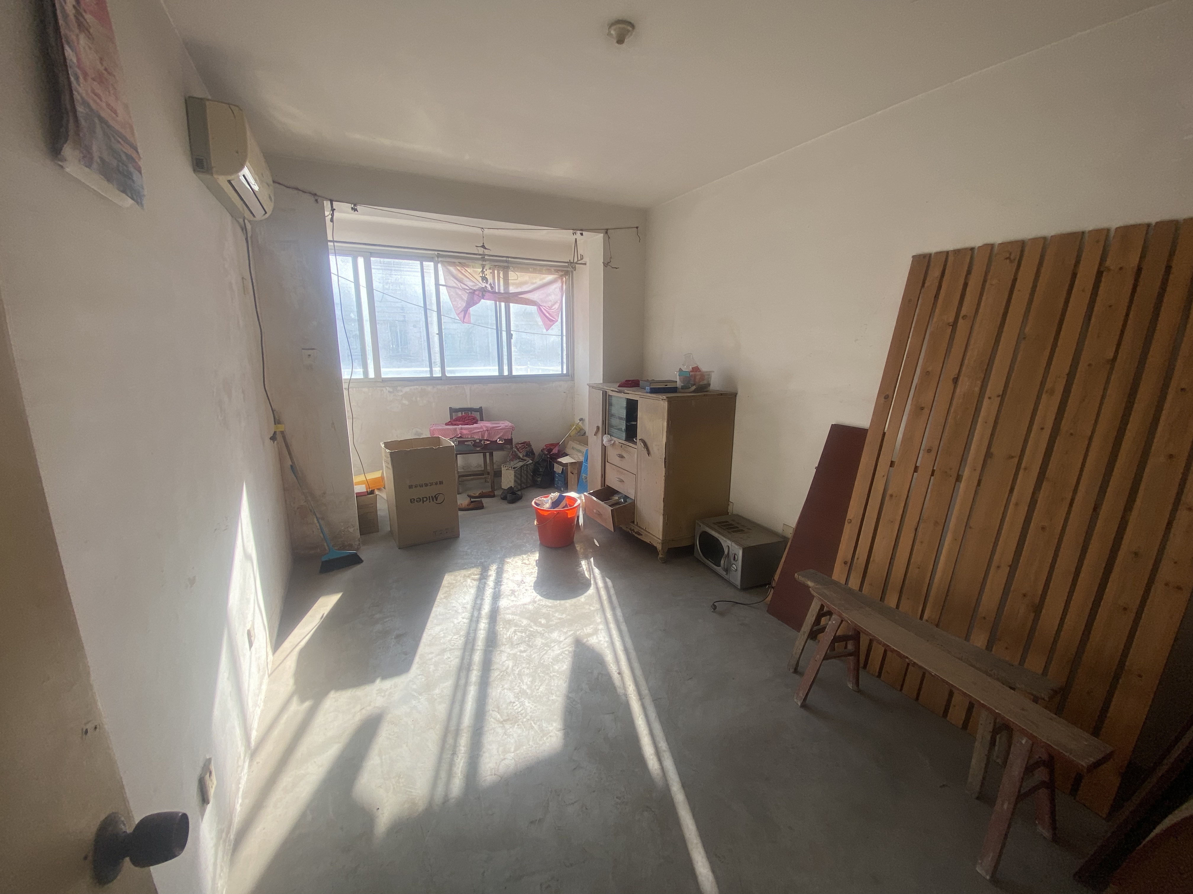 新开中苑 1室1厅1卫 53m²