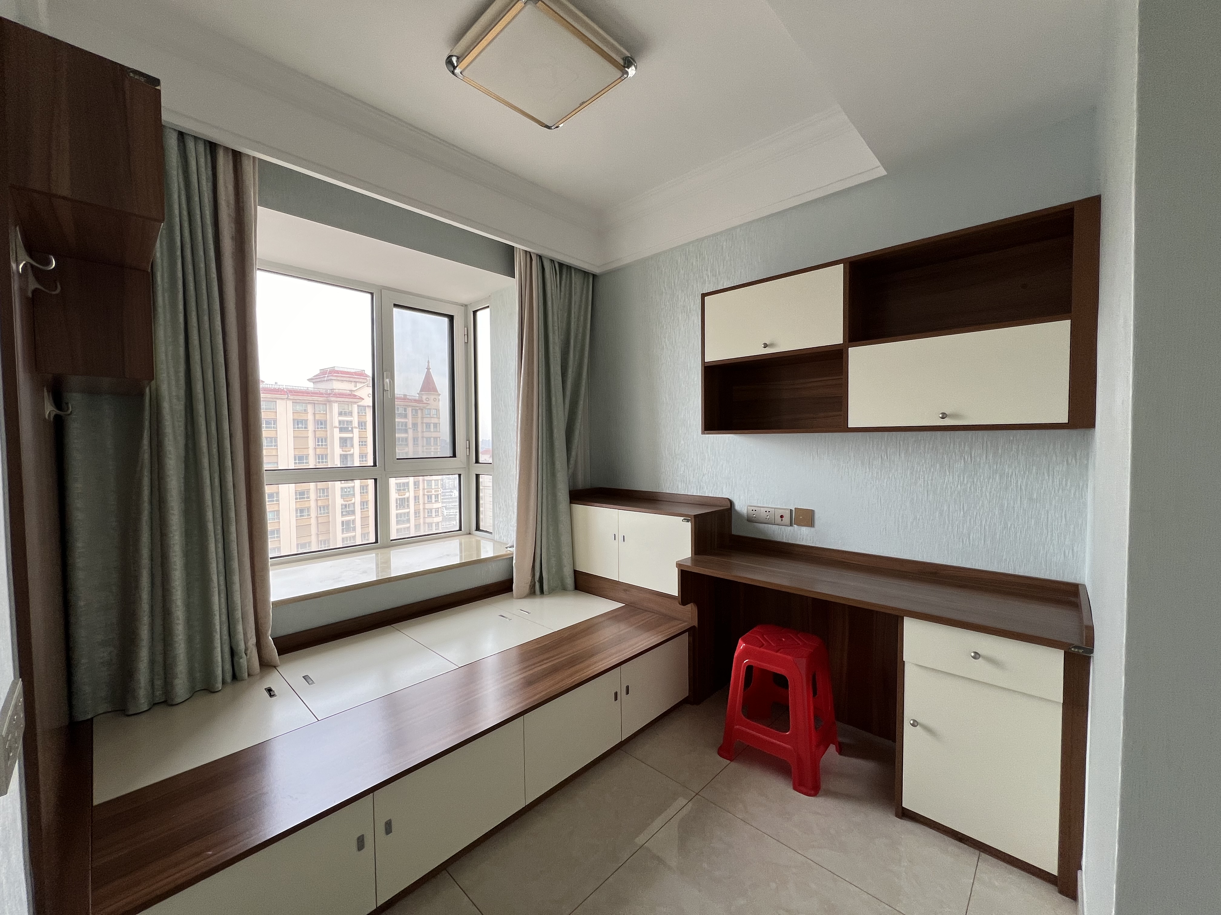 中南世纪花城三期 4室2厅2卫 140m&sup2;