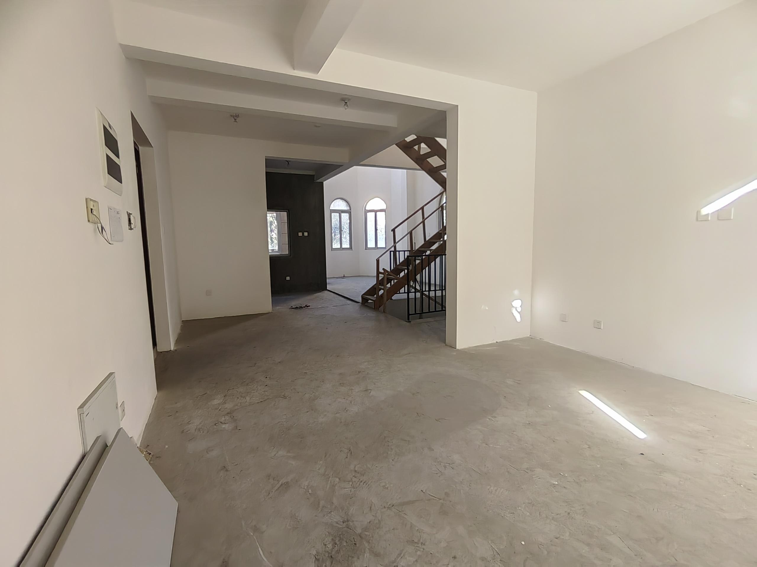 军山花园 5室2厅3卫 212m&sup2;