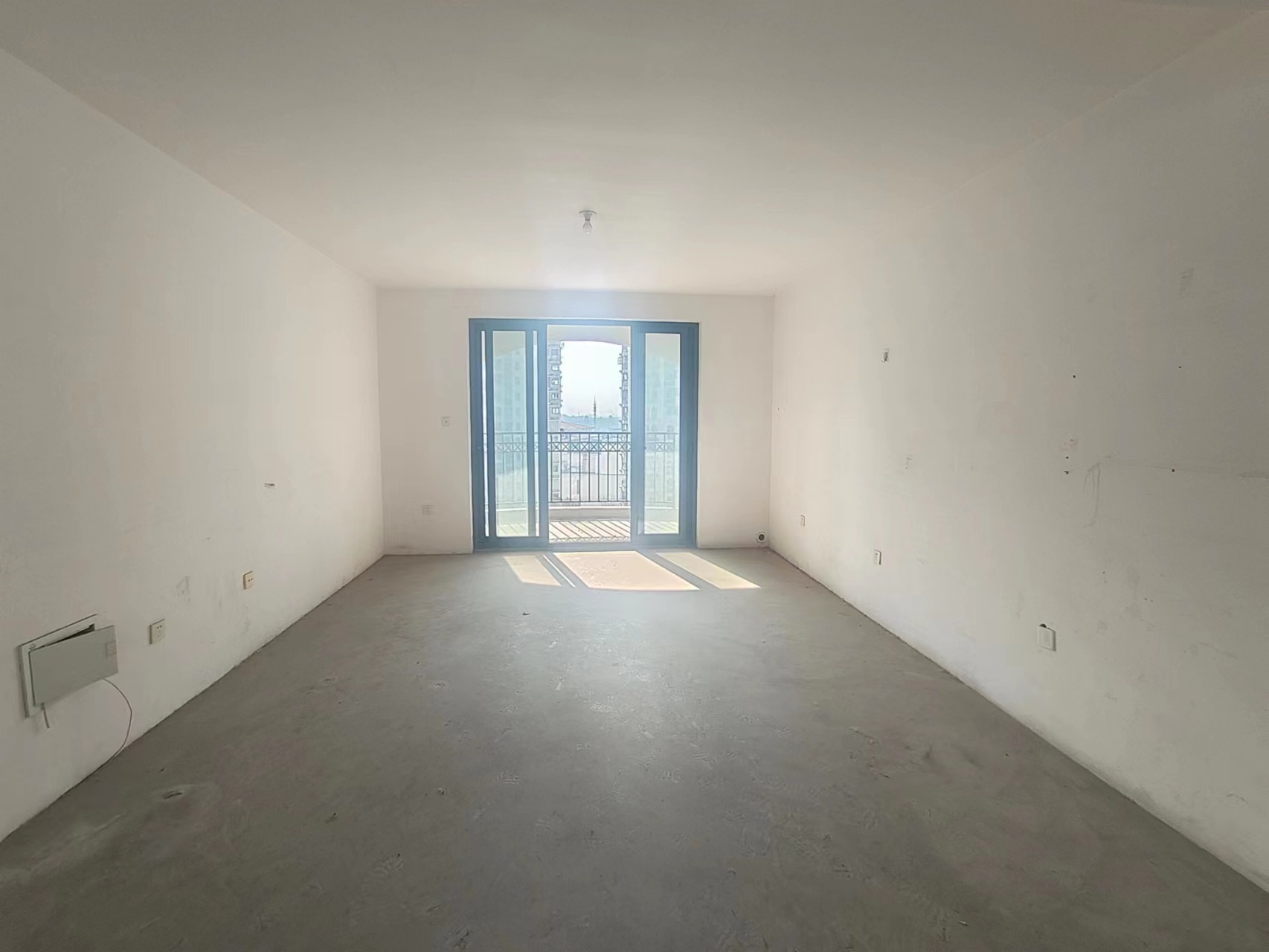高迪晶城 3室2厅1卫 157m&sup2;