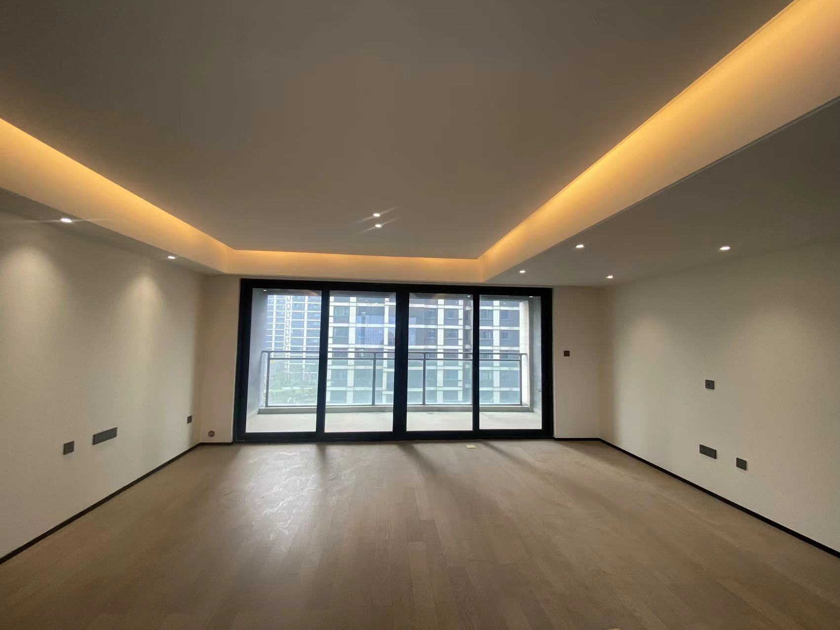 万科翡翠东第 4室2厅2卫 151m²