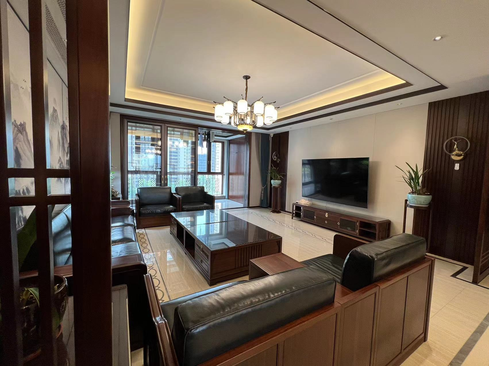 中南世纪花城三期 5室2厅5卫 330m²