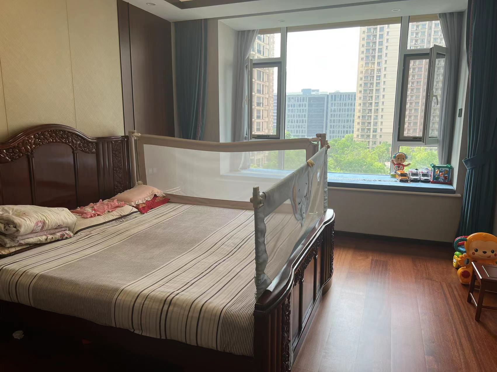 中南世纪花城三期 5室2厅5卫 330m&sup2;