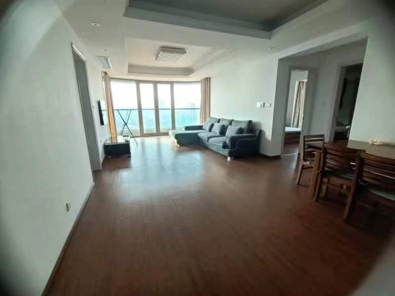 绿城玉兰公寓 3室2厅2卫 136m²