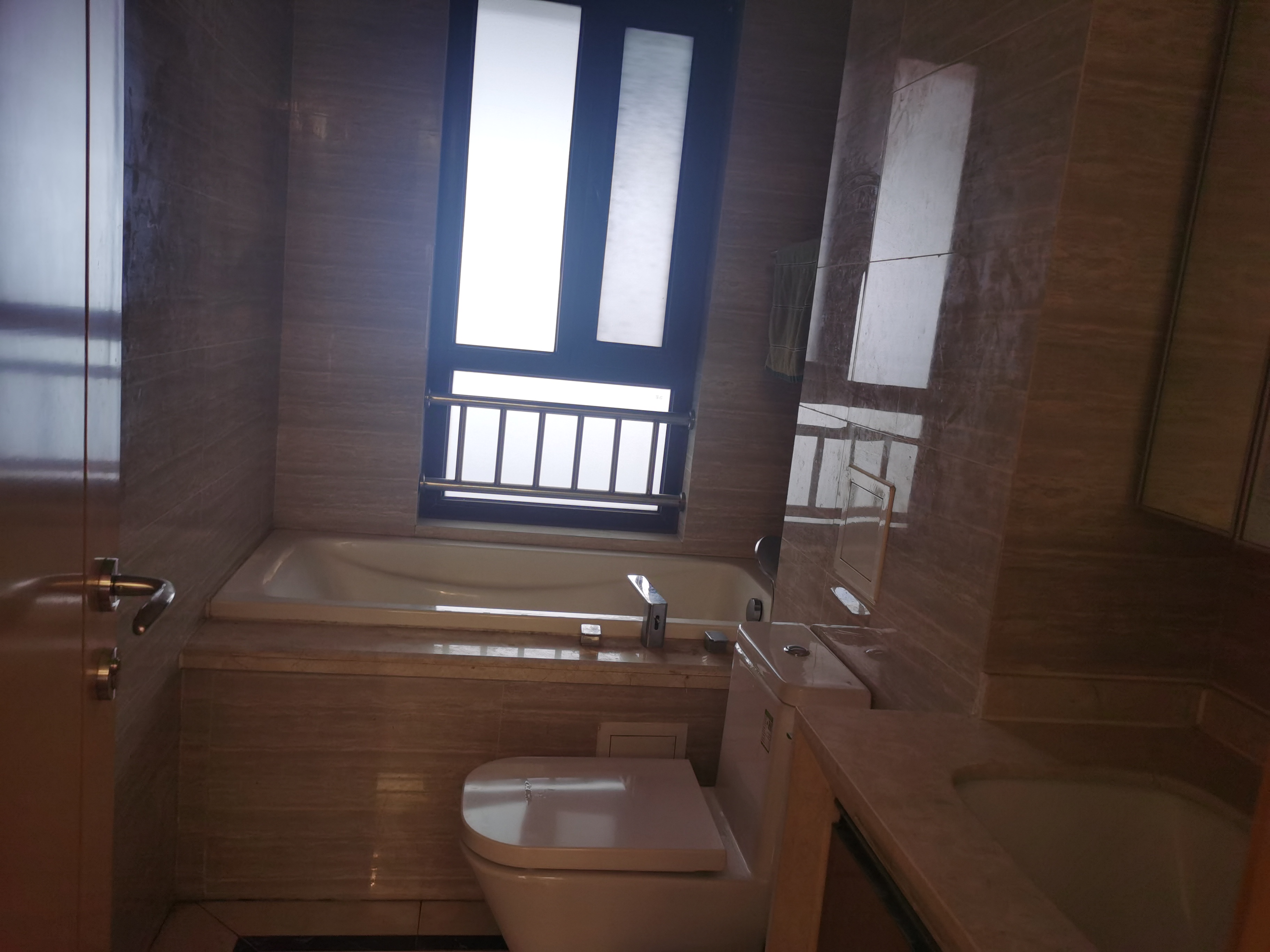 富力院士廷 2室2厅2卫 109.00m&sup2;