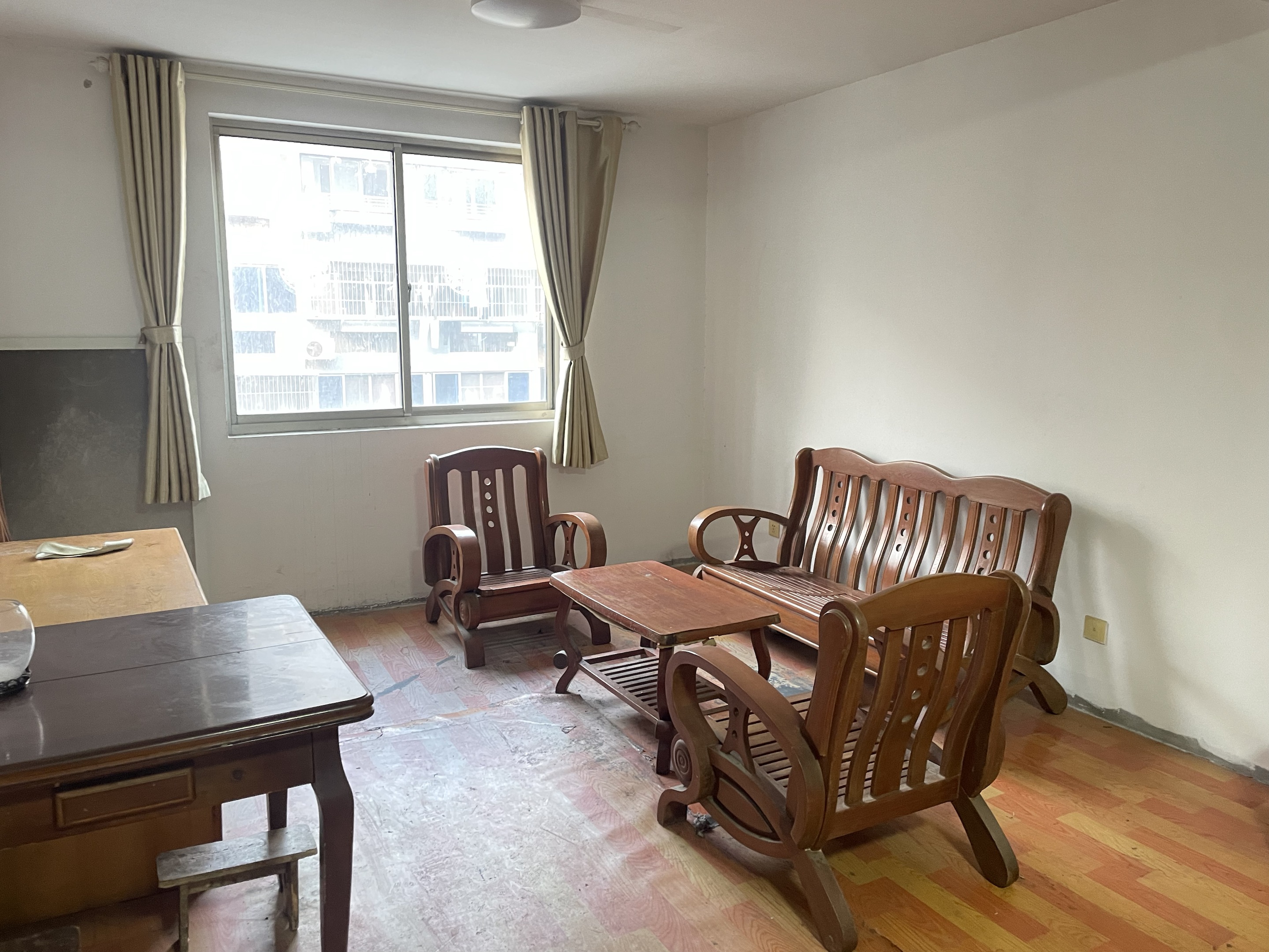 前景花苑 3室2厅1卫 139m&sup2;