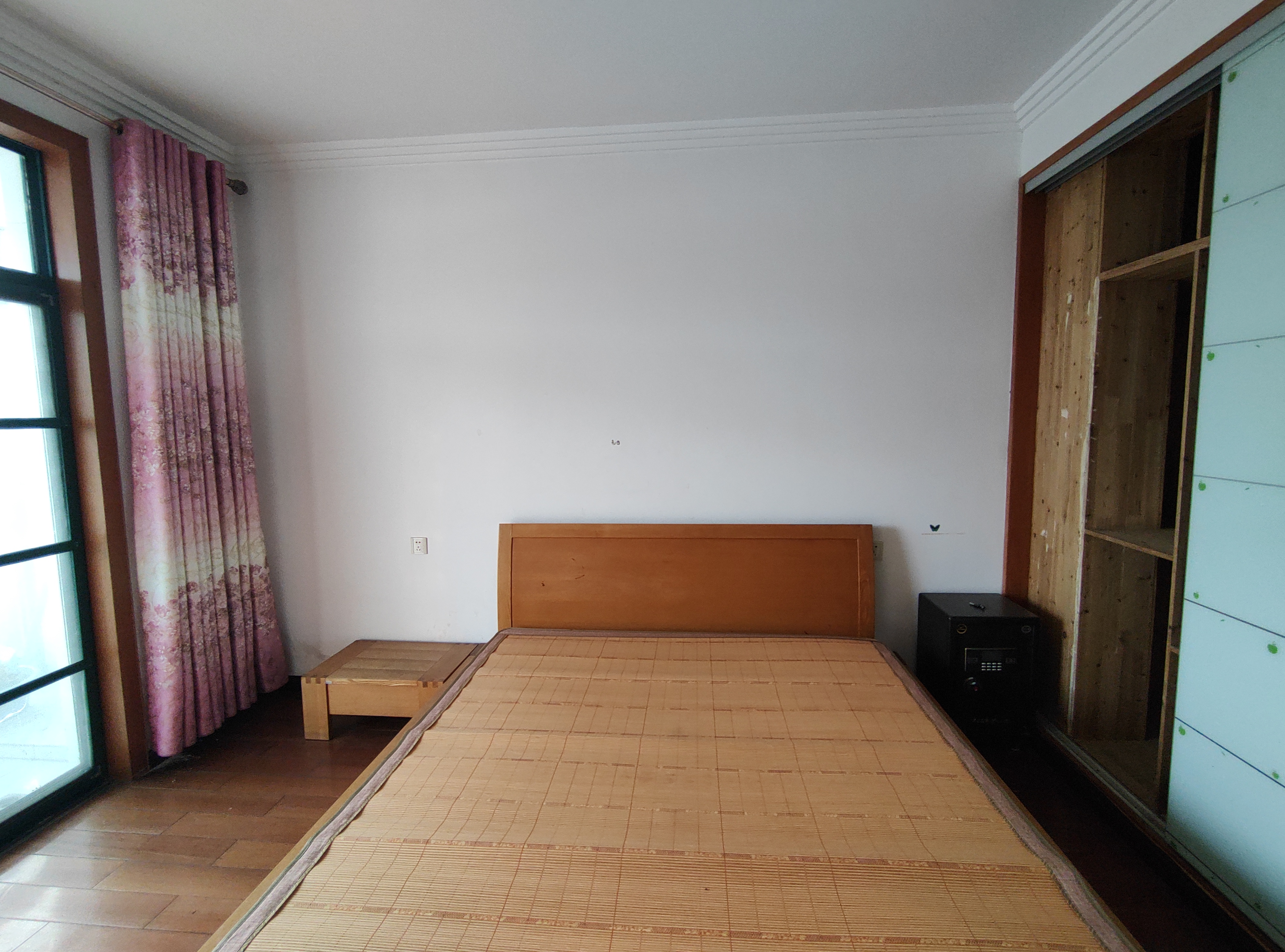 东方鑫乾大厦 2室1厅1卫 105m&sup2;