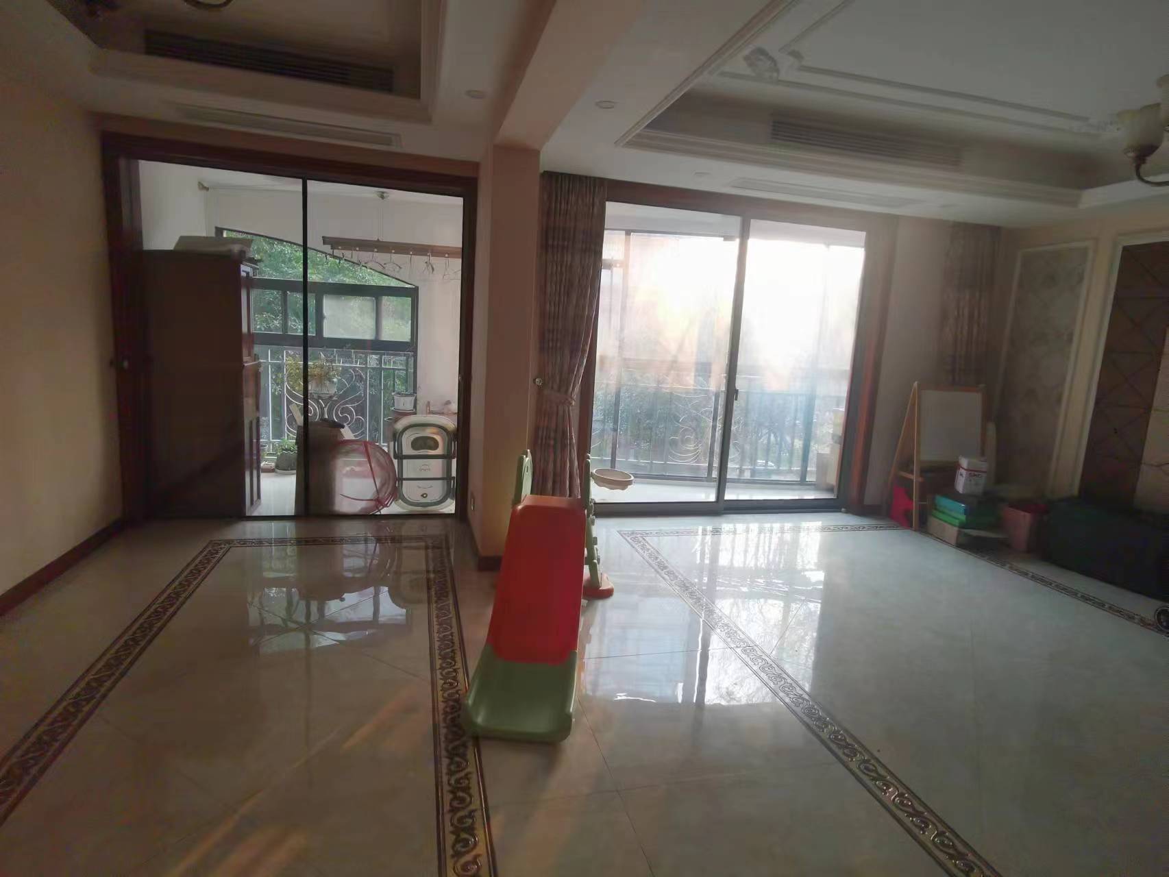 优山美地花园南区 3室2厅2卫 143.00m&sup2;