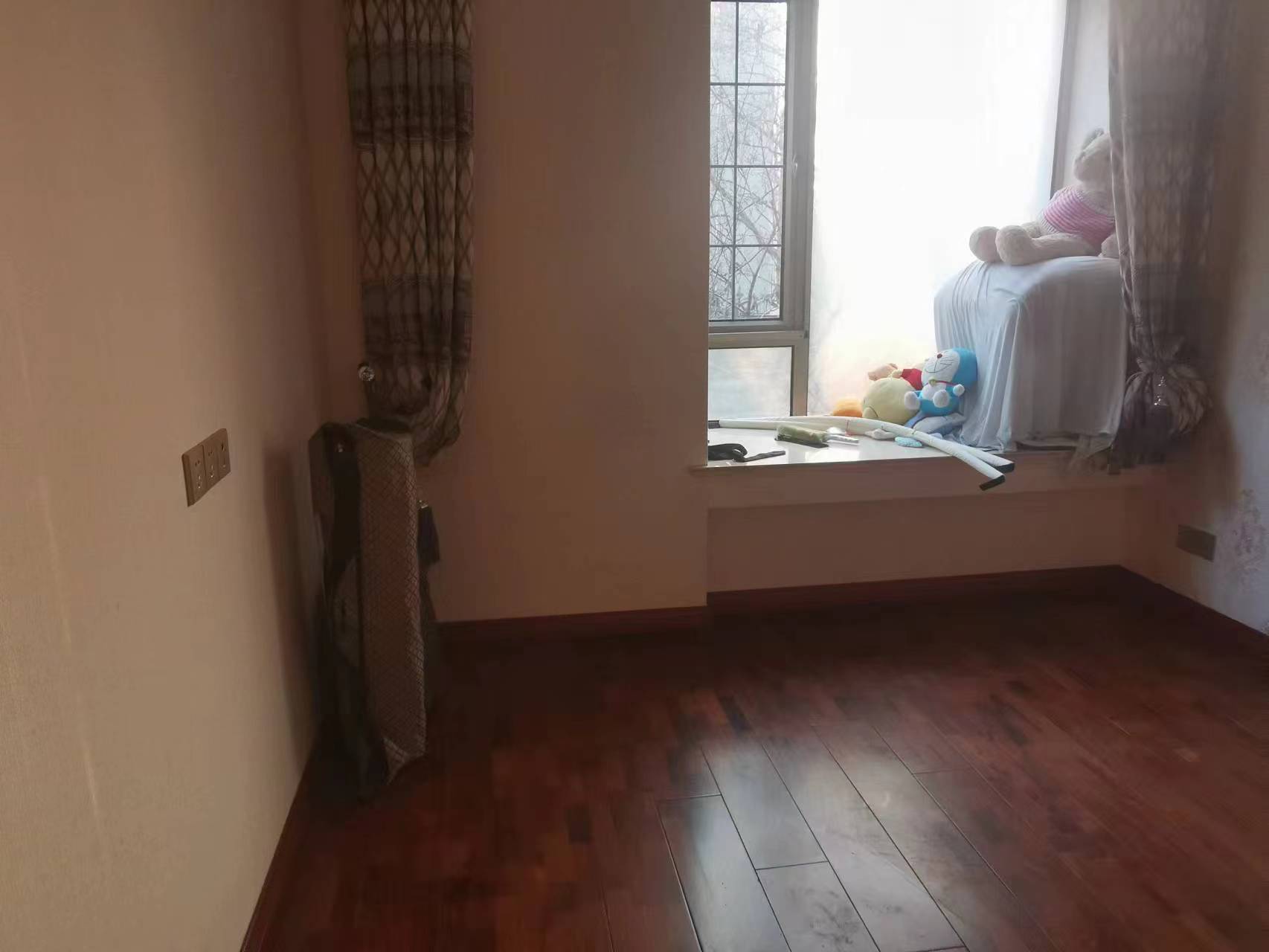 优山美地花园南区 3室2厅2卫 143.00m&sup2;