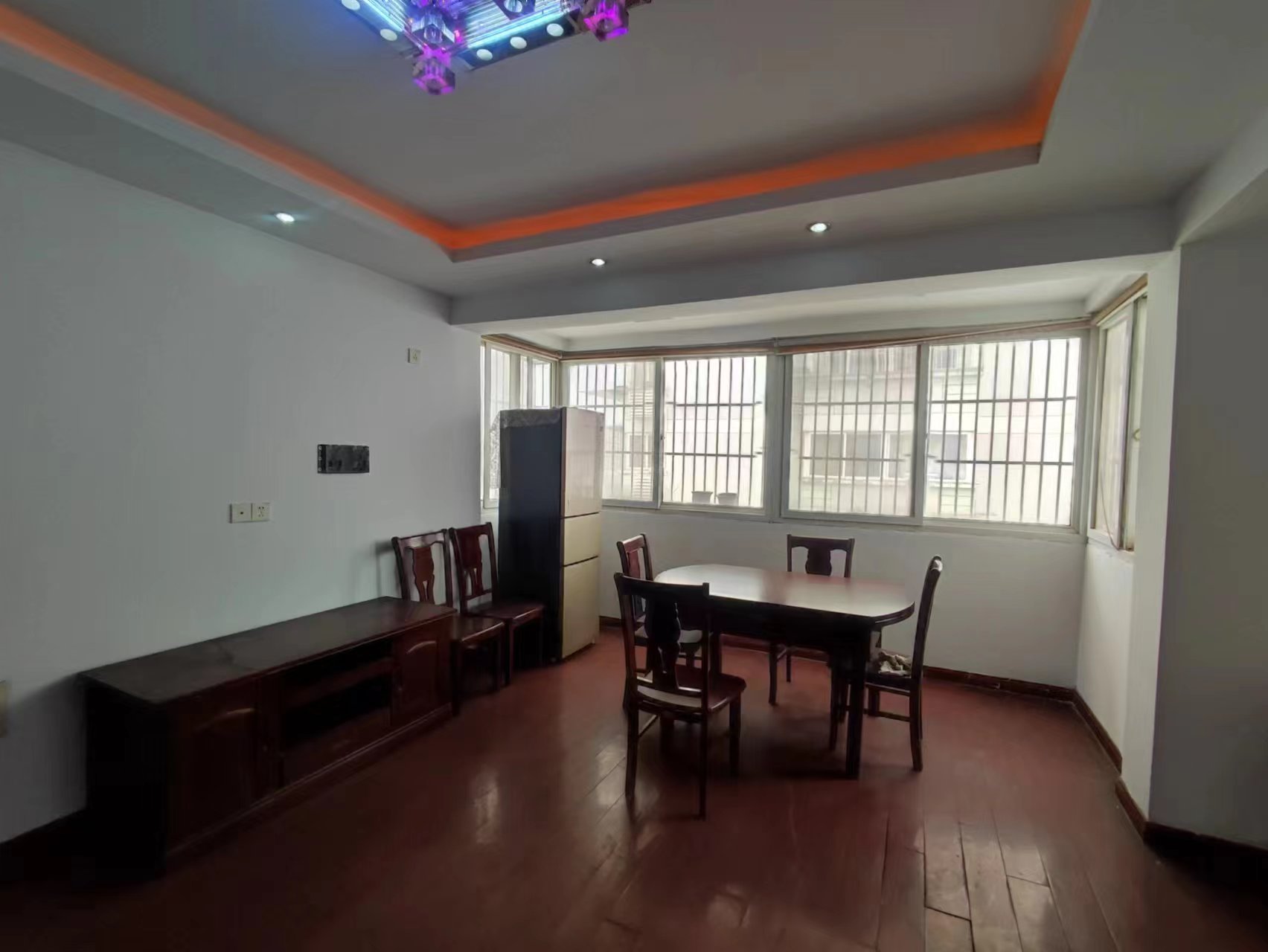 怡园新苑 1室1厅1卫 64m²