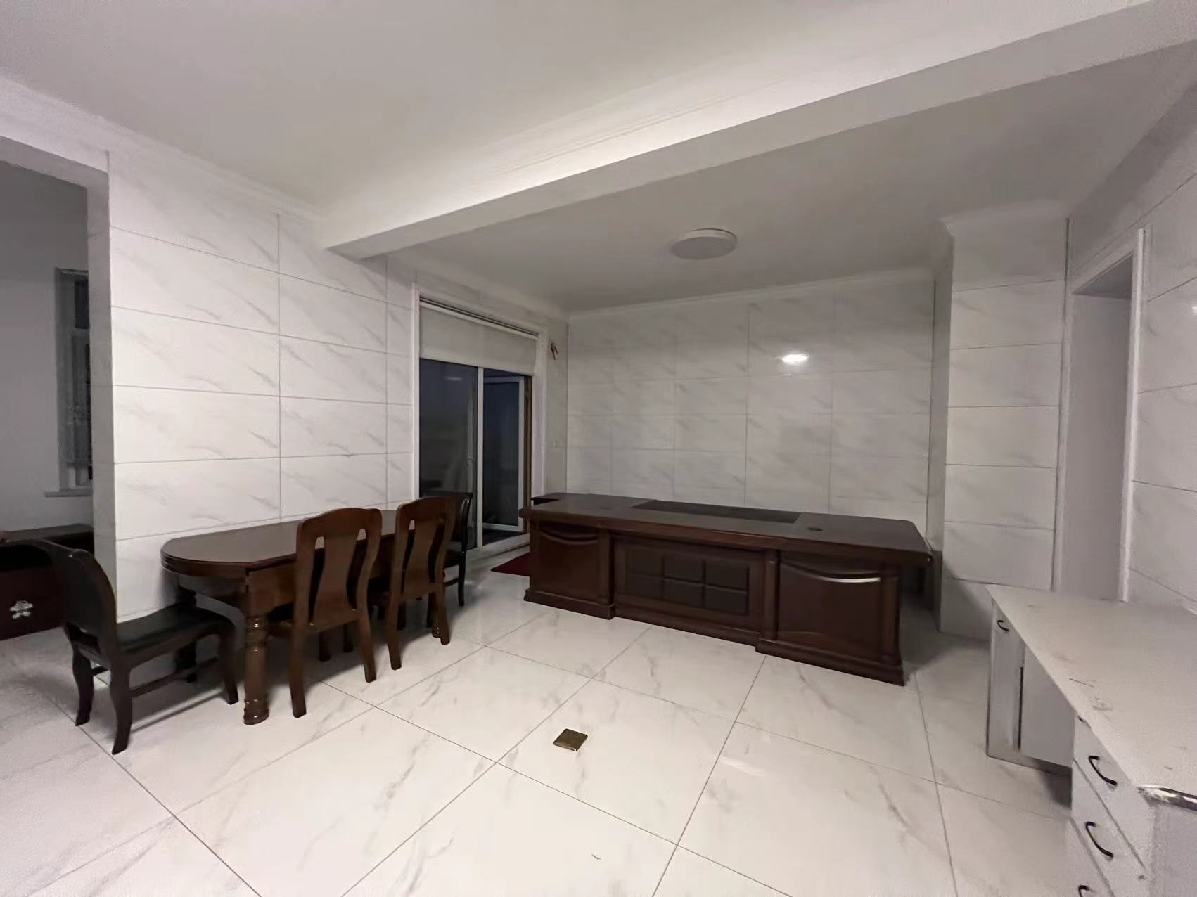 军山花园 4室3厅2卫 210m&sup2;