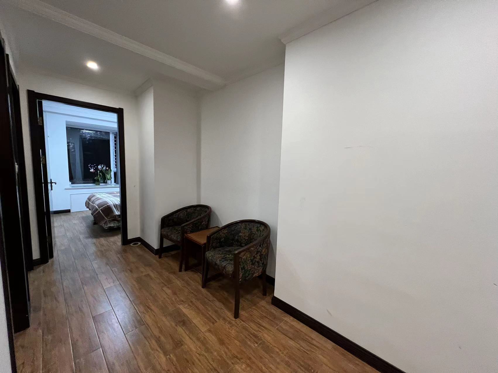 军山花园 4室3厅2卫 210m&sup2;