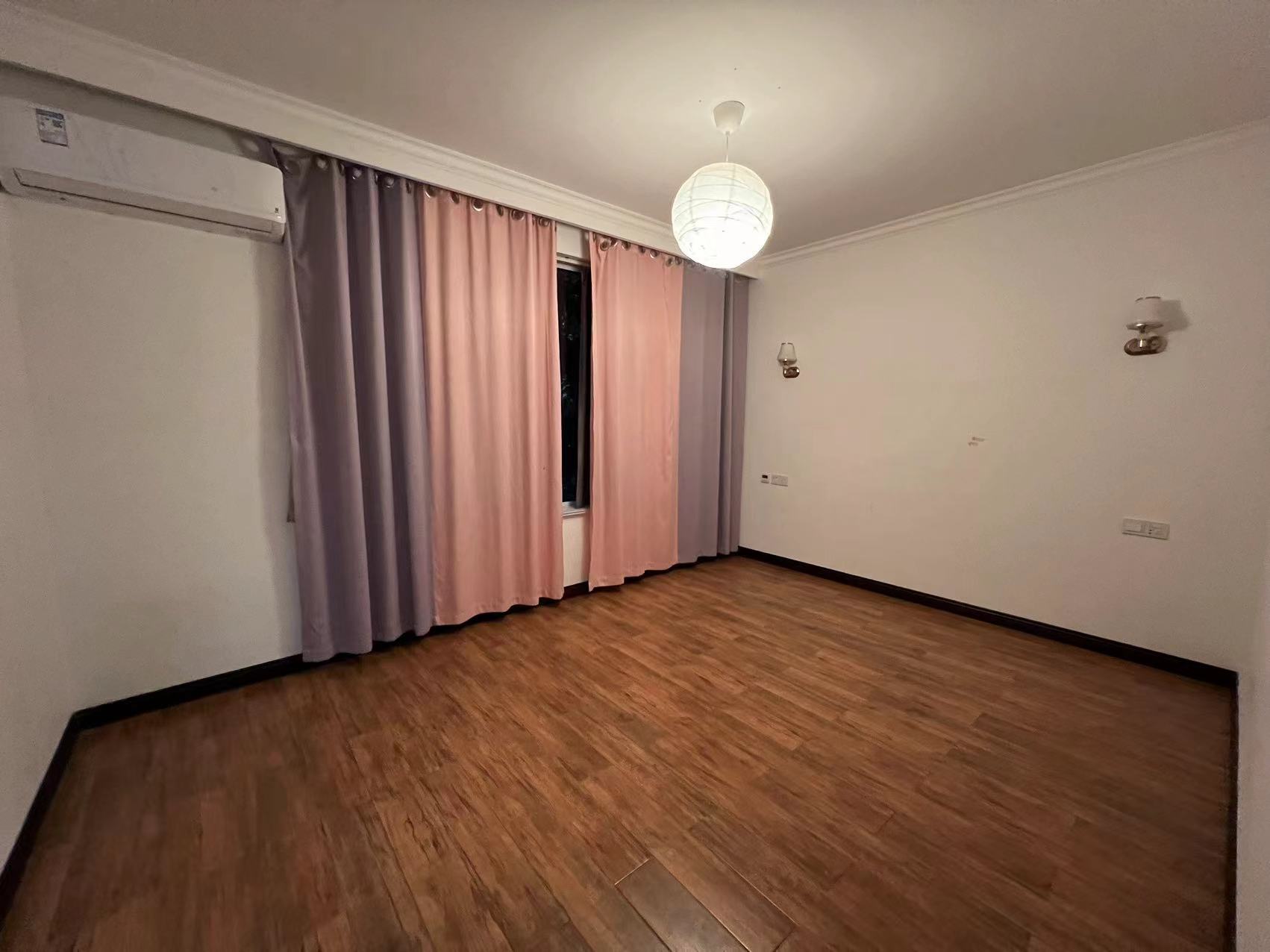 军山花园 4室3厅2卫 210m&sup2;