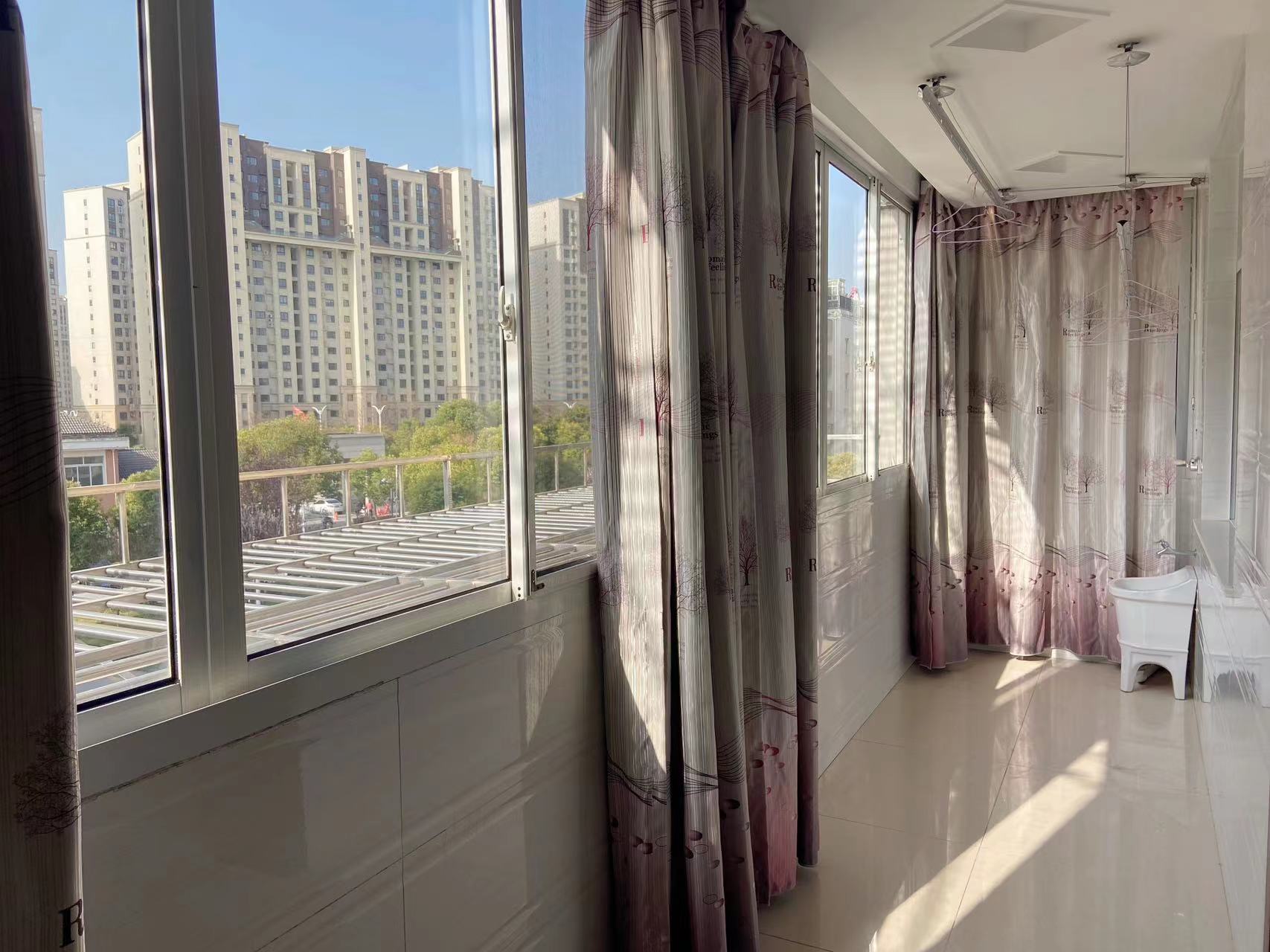 金霞东苑 3室2厅2卫 130.00m&sup2;