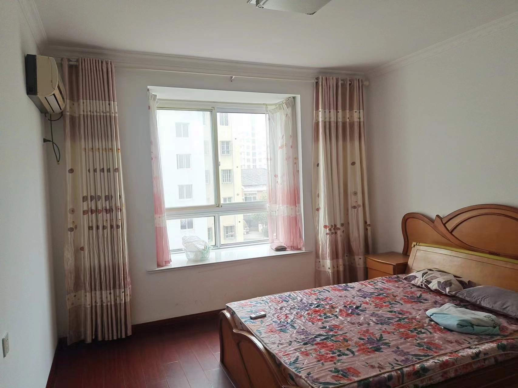金霞东苑 3室2厅2卫 130.00m&sup2;