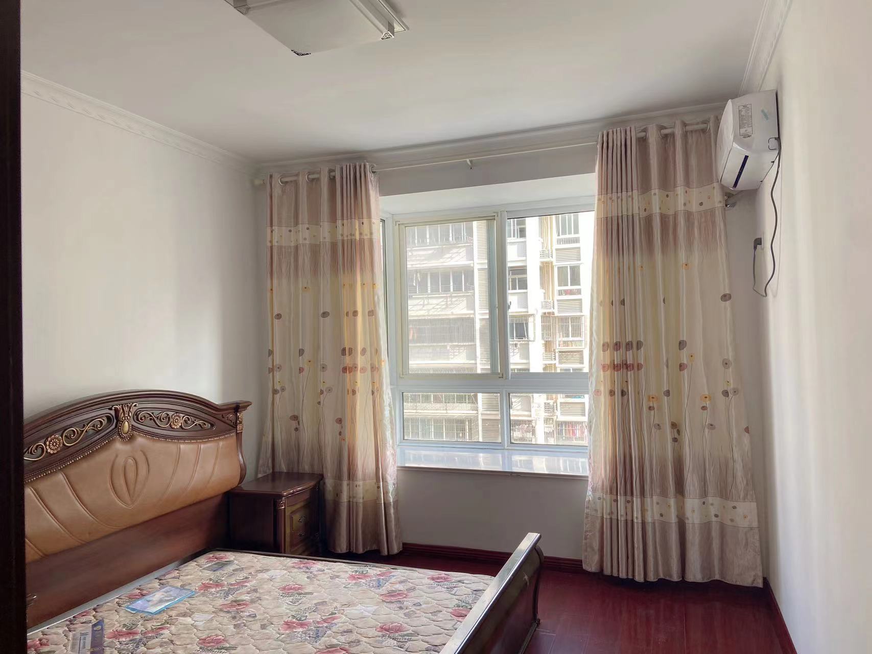 金霞东苑 3室2厅2卫 130.00m&sup2;