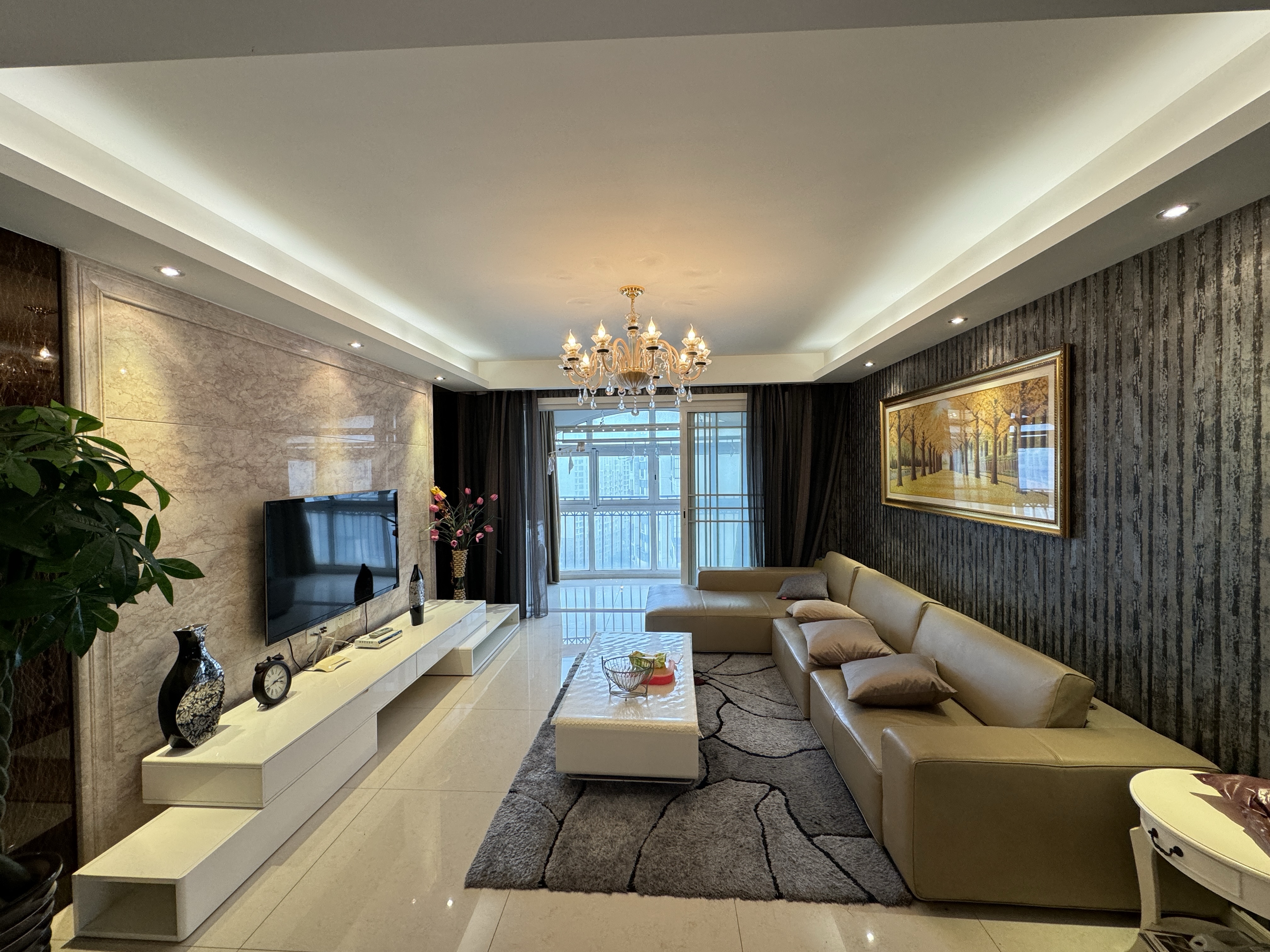 高迪晶城 3室2厅2卫 165m&sup2;