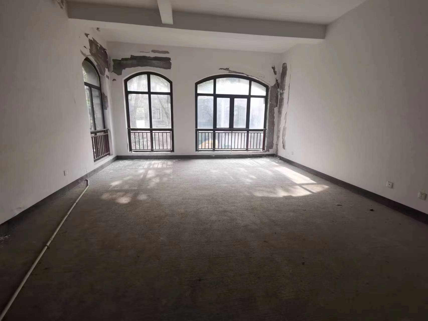 金河名人世家 6室2厅4卫 310.21m²