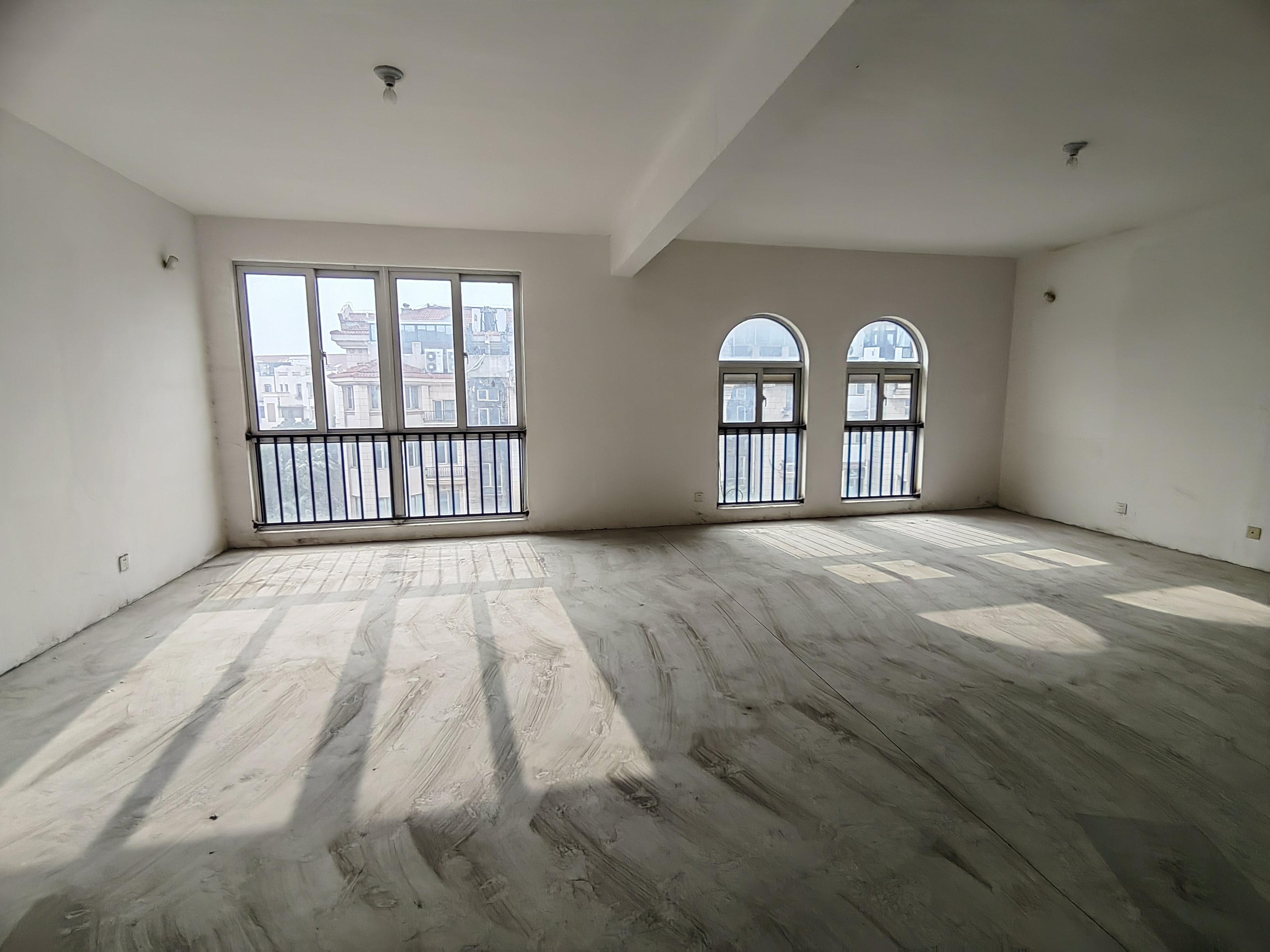 军山花园 4室2厅2卫 229.30m&sup2;
