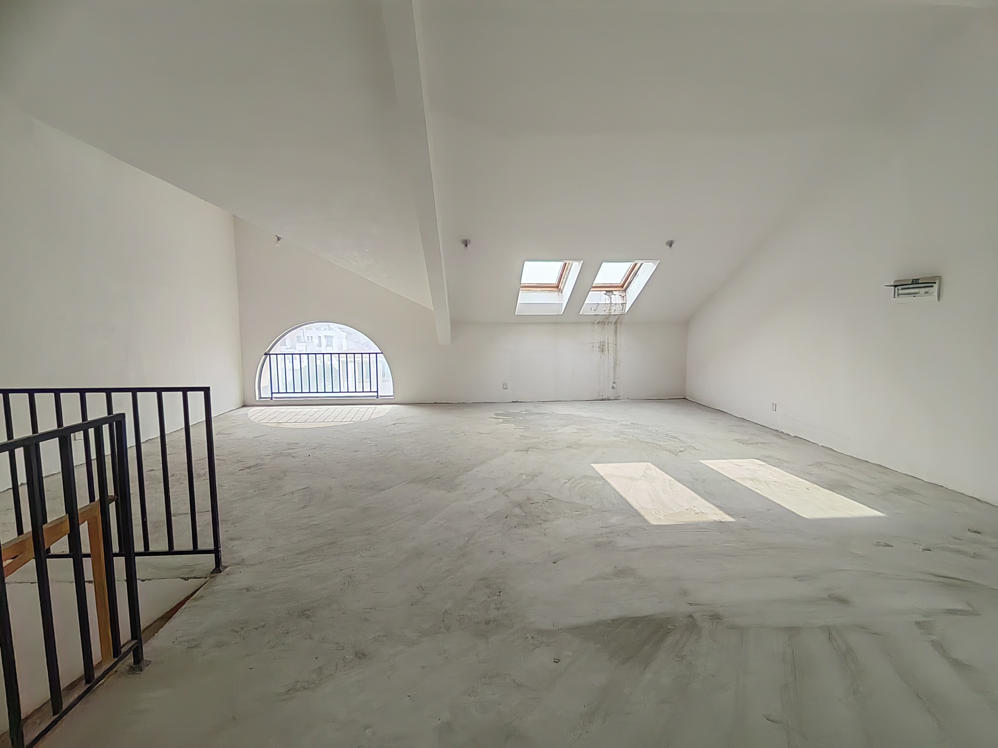 军山花园 4室2厅2卫 229.30m&sup2;