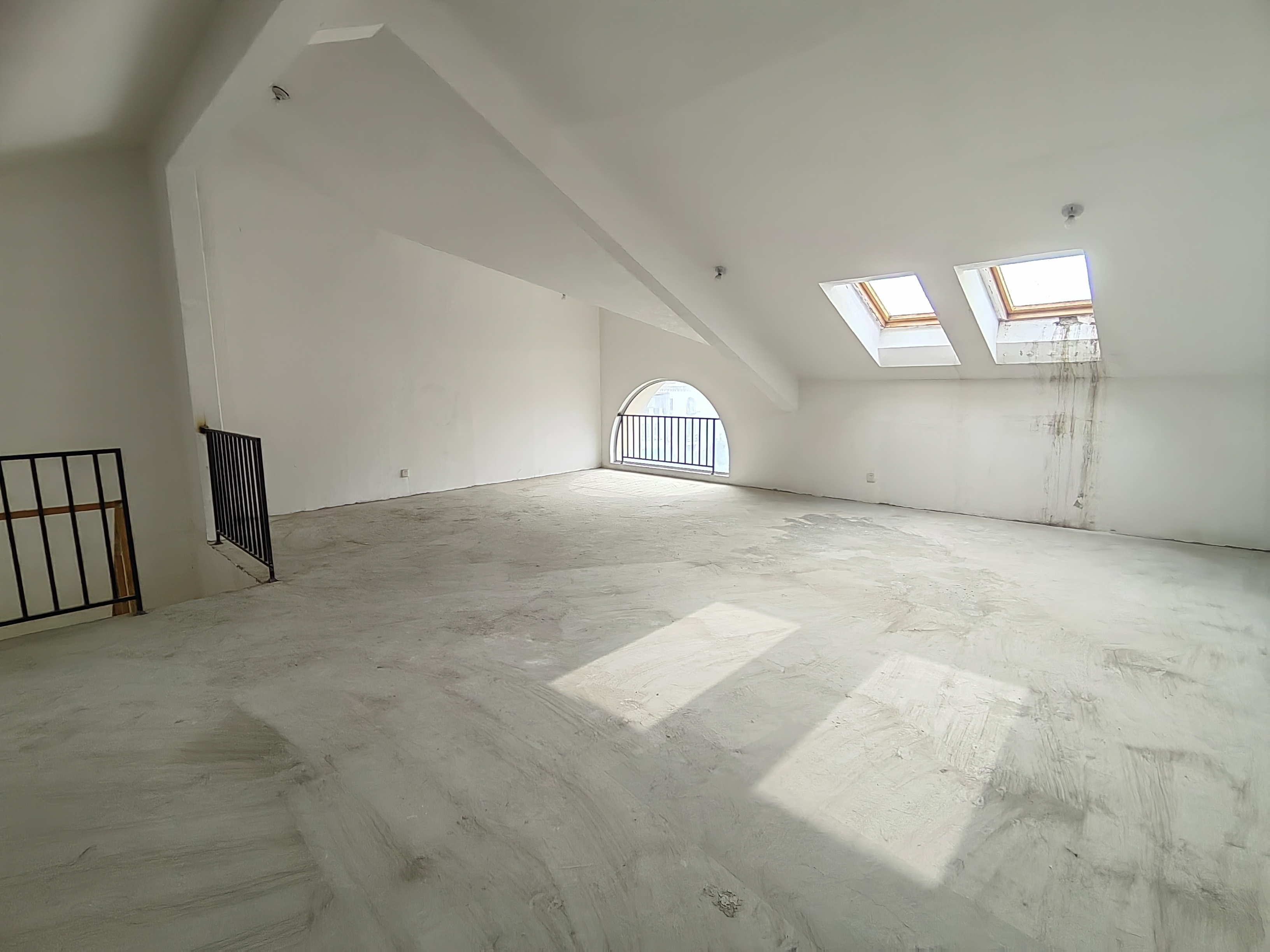 军山花园 4室2厅2卫 229.30m&sup2;