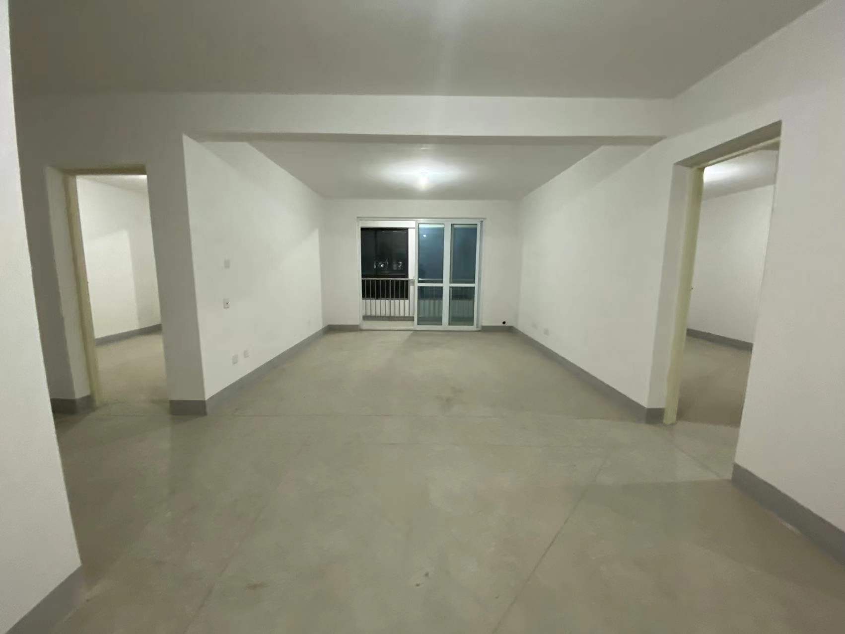 红星嘉苑 3室2厅1卫 126m²